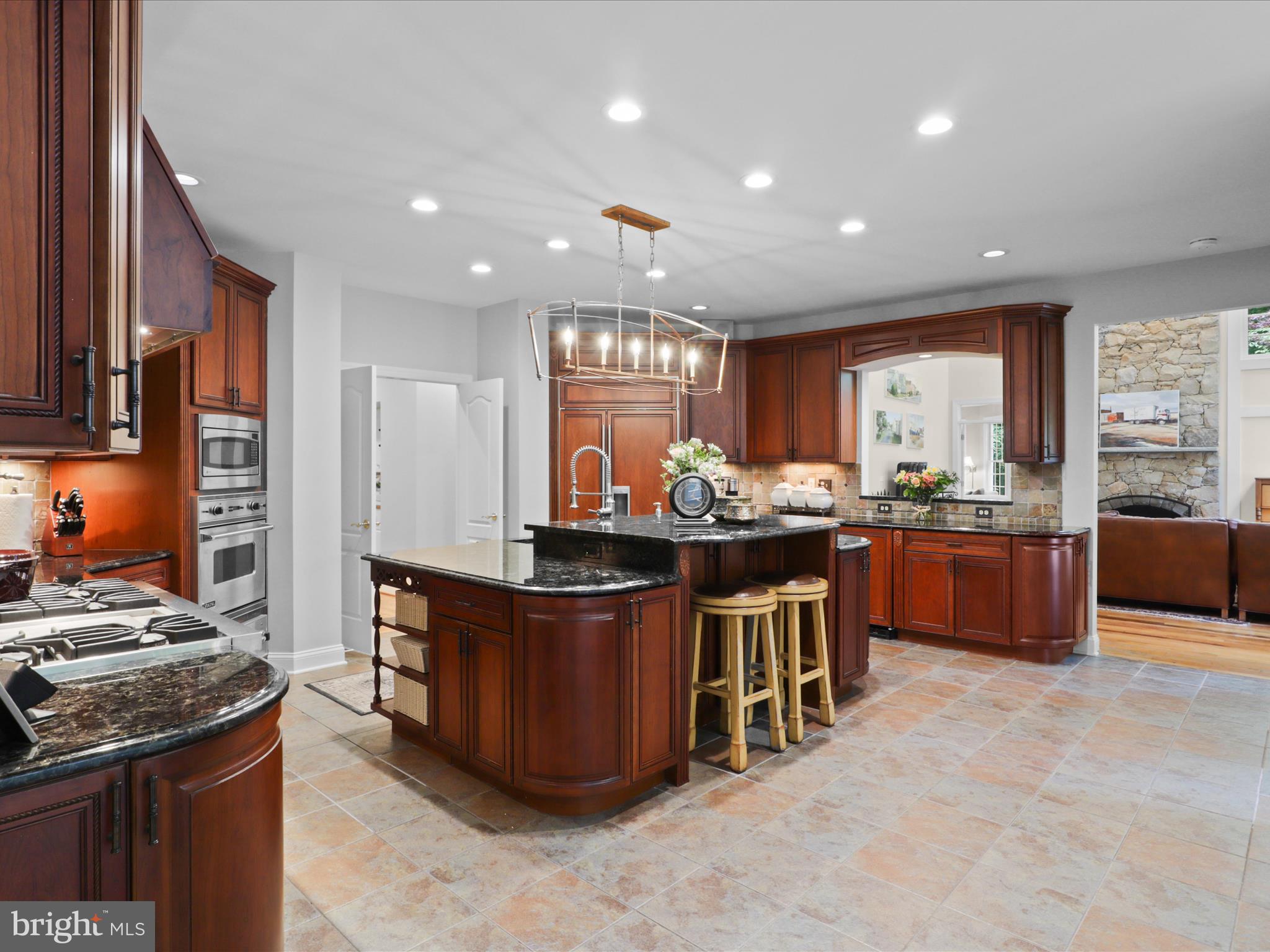 TWELVE OAKS - Residential