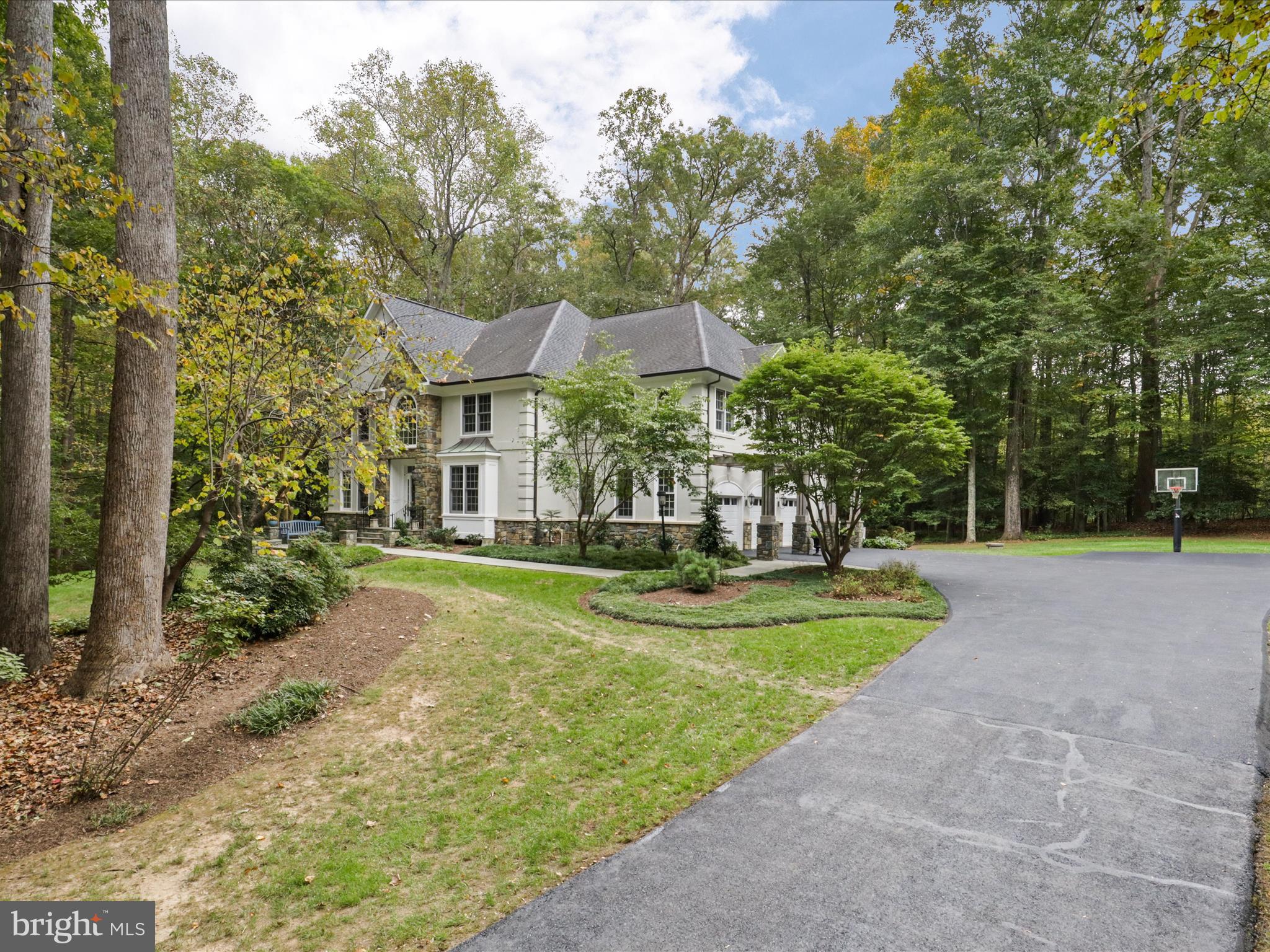 TWELVE OAKS - Residential