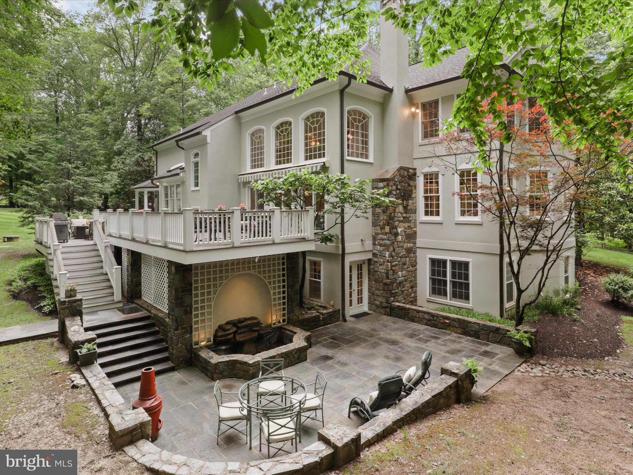 TWELVE OAKS - Residential