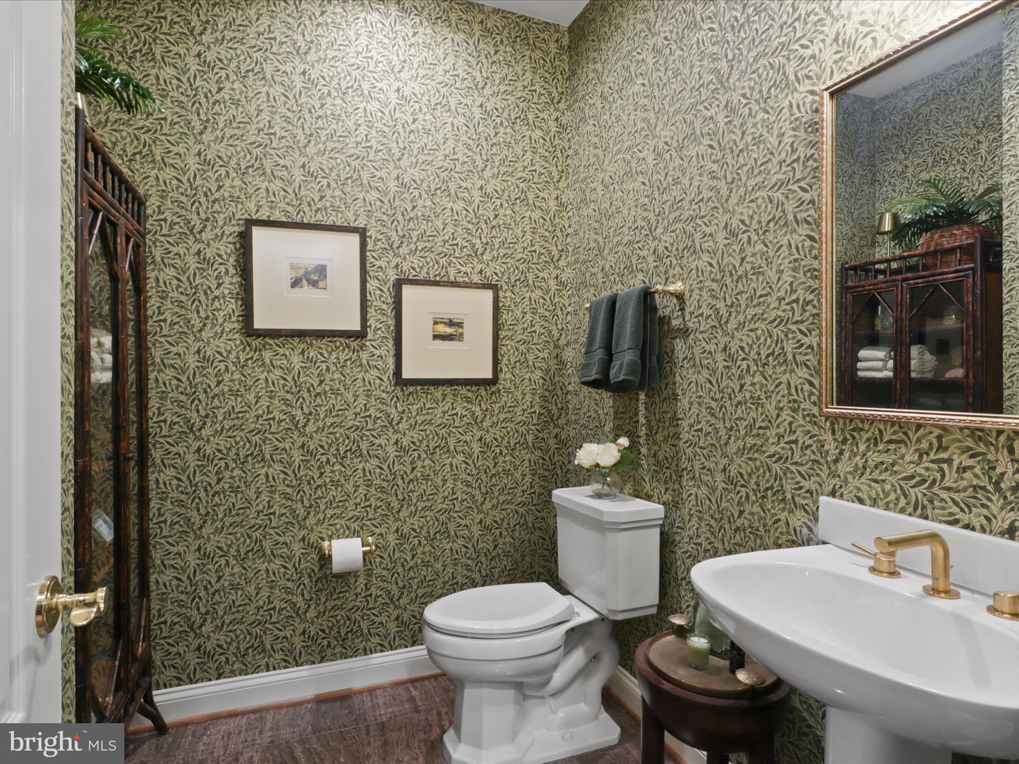 TWELVE OAKS - Residential