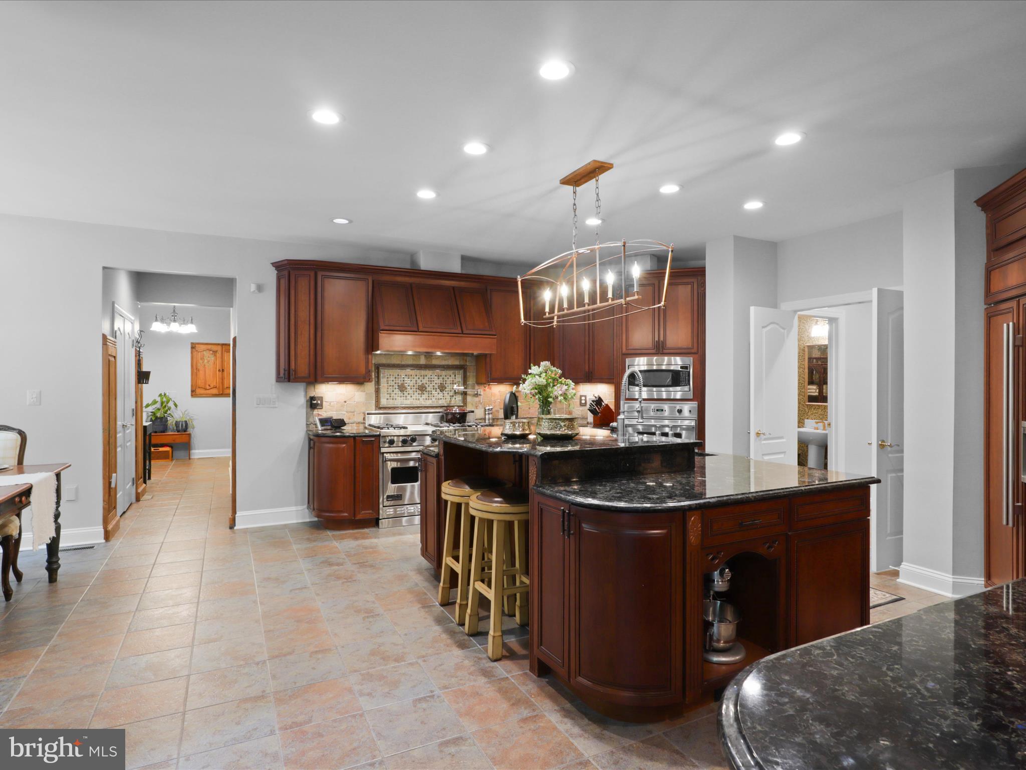 TWELVE OAKS - Residential