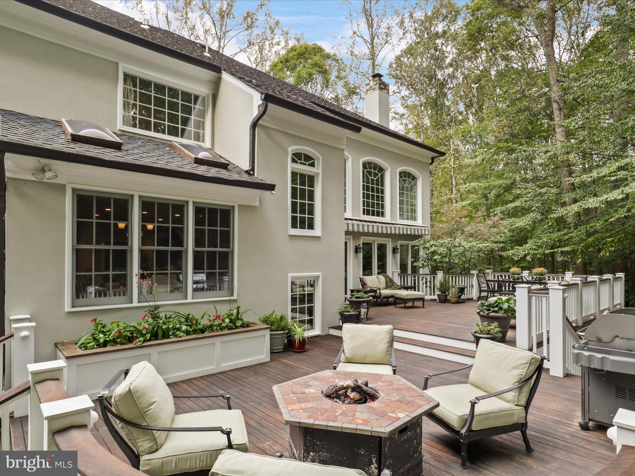 TWELVE OAKS - Residential