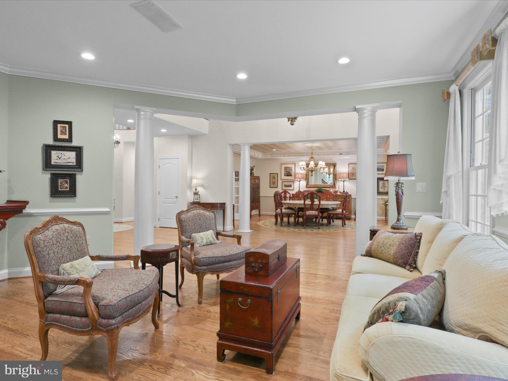 TWELVE OAKS - Residential