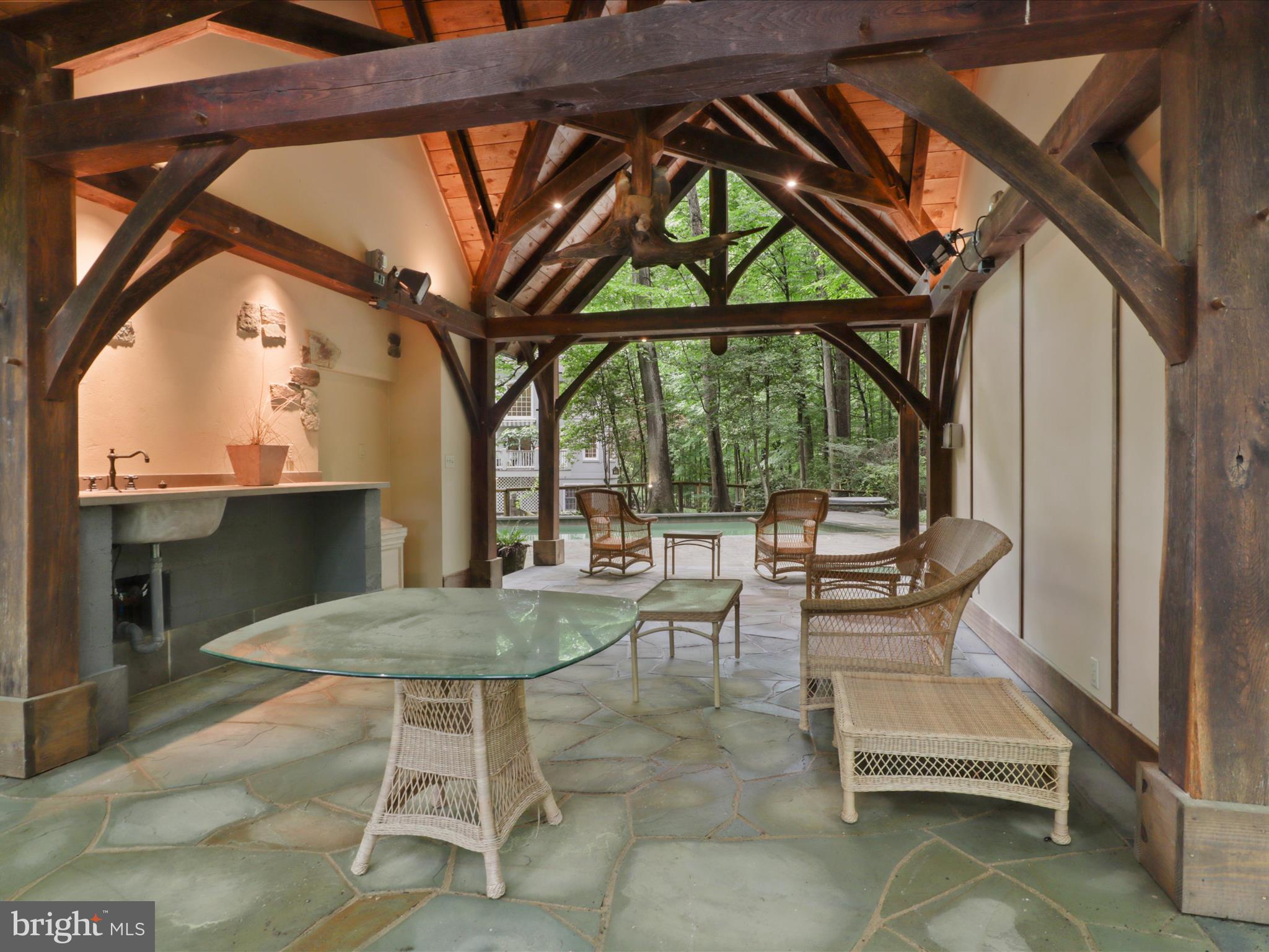 TWELVE OAKS - Residential