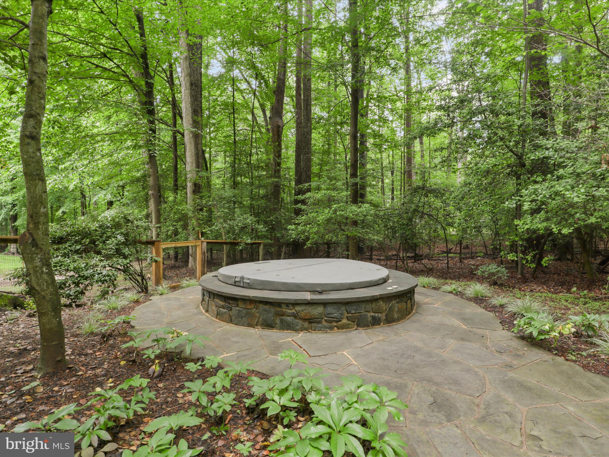 TWELVE OAKS - Residential