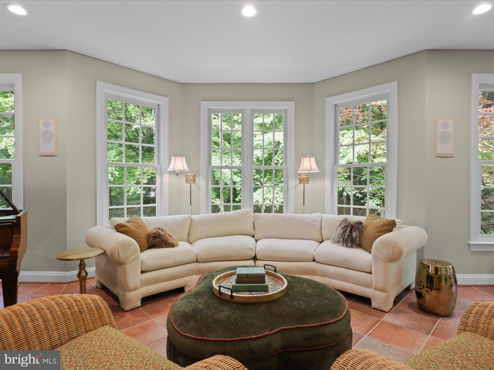 TWELVE OAKS - Residential