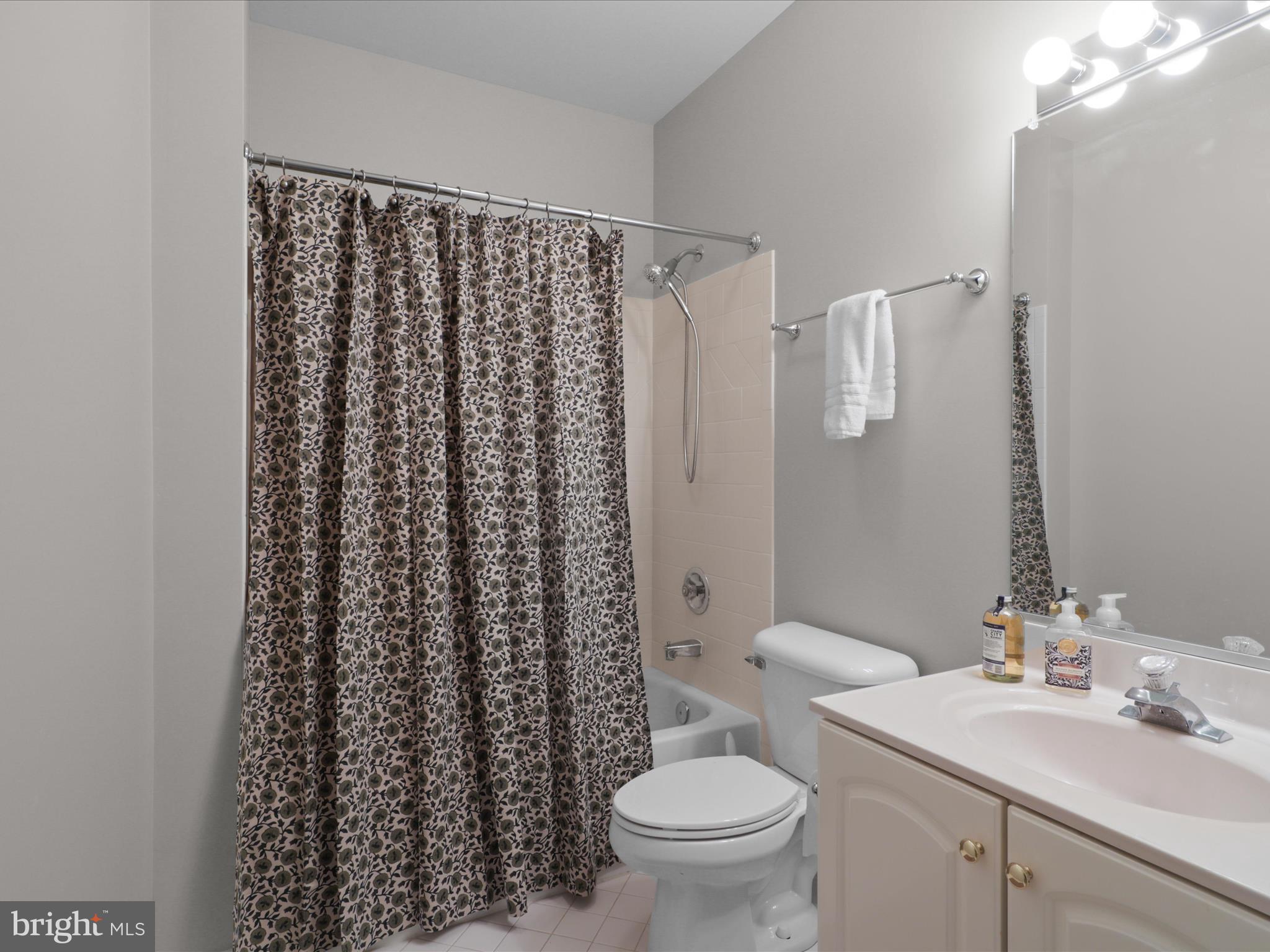 TWELVE OAKS - Residential