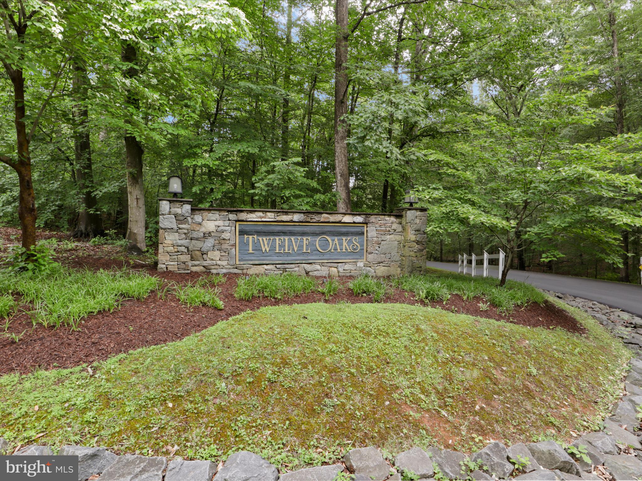 TWELVE OAKS - Residential