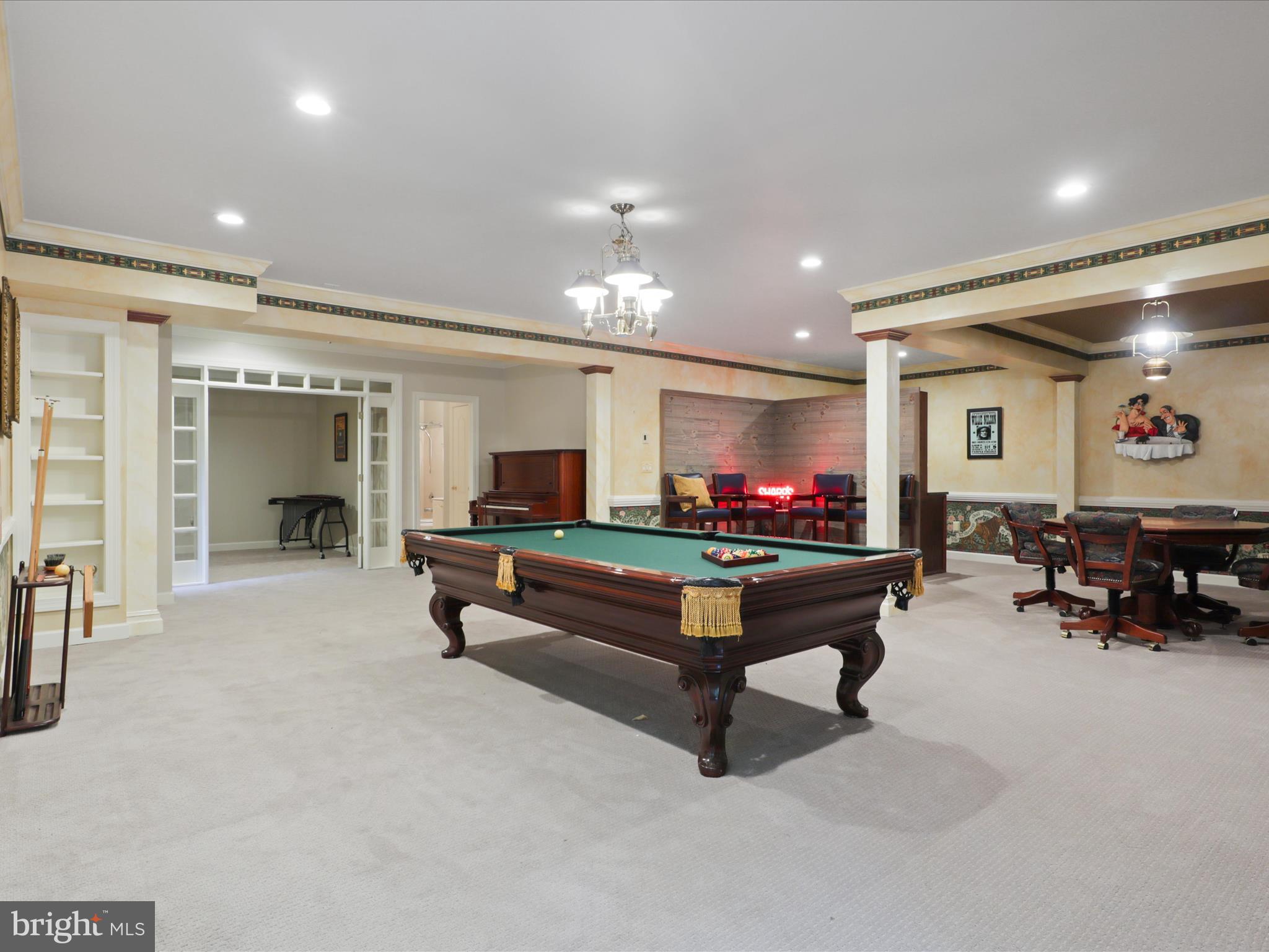 TWELVE OAKS - Residential