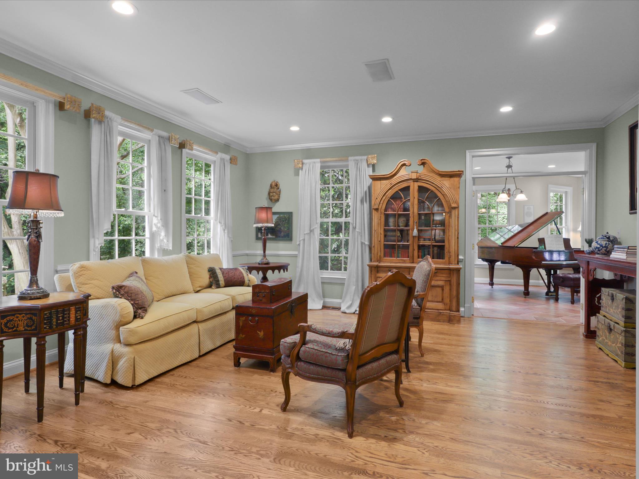 TWELVE OAKS - Residential