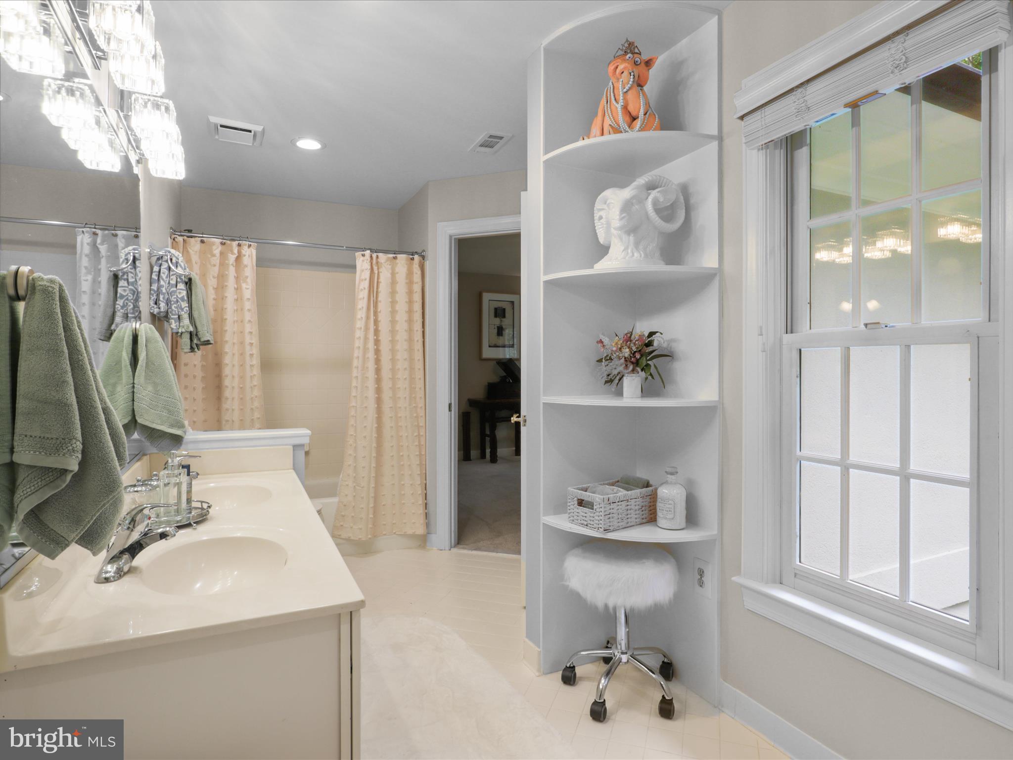 TWELVE OAKS - Residential