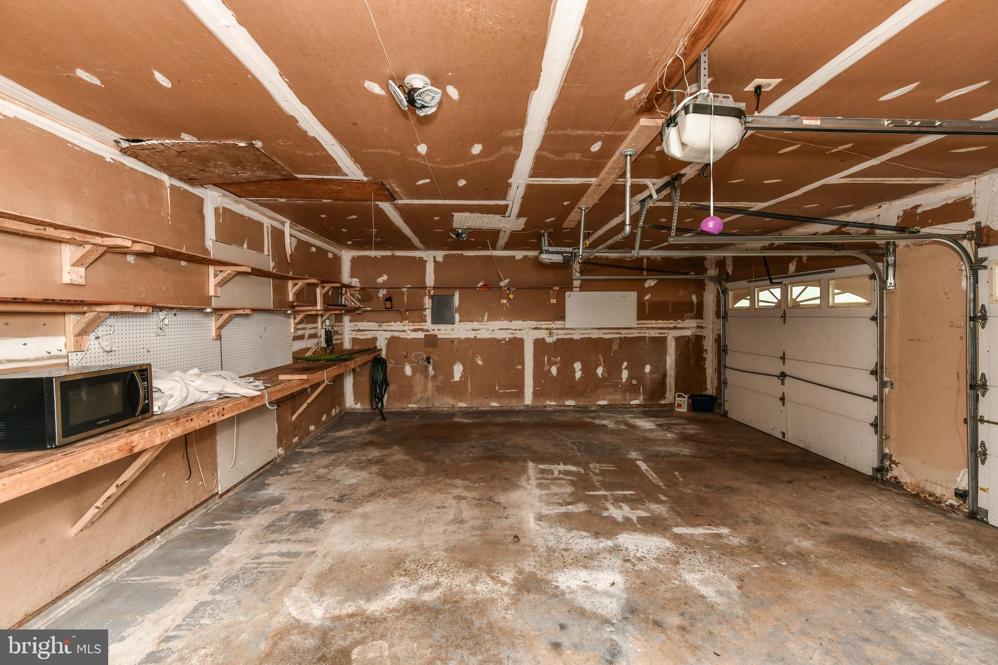 KINGSTON CHASE - Residential