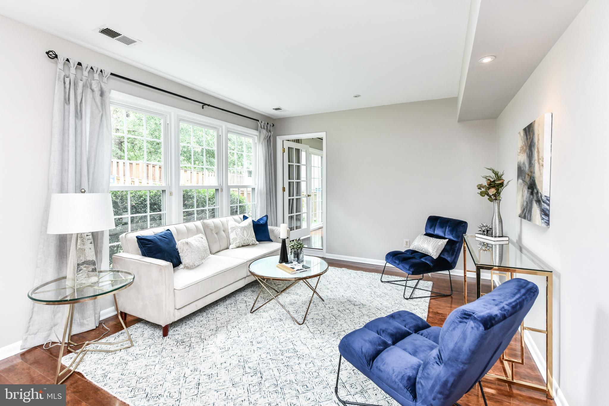 KINGSTON CHASE - Residential