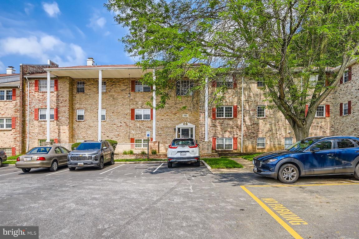Renovated 2nd-Floor Condo with Balcony – Move-In Ready!
Freshly painted throughout, the unit features a spacious living room with a sliding glass door that opens to a private balcony. The updated kitchen boasts brand-new cabinets, granite countertops, and a gas stove. Both bathrooms have been completely renovated. The unit also includes washer and dryer for added convenience. Located on the second floor, this condo offers plenty of unassigned parking and is just one minute from I-795, with shopping, dining, and other amenities nearby. This renovated condo offers modern comfort and convenience.
Don’t miss this move-in ready home in a well-maintained community!