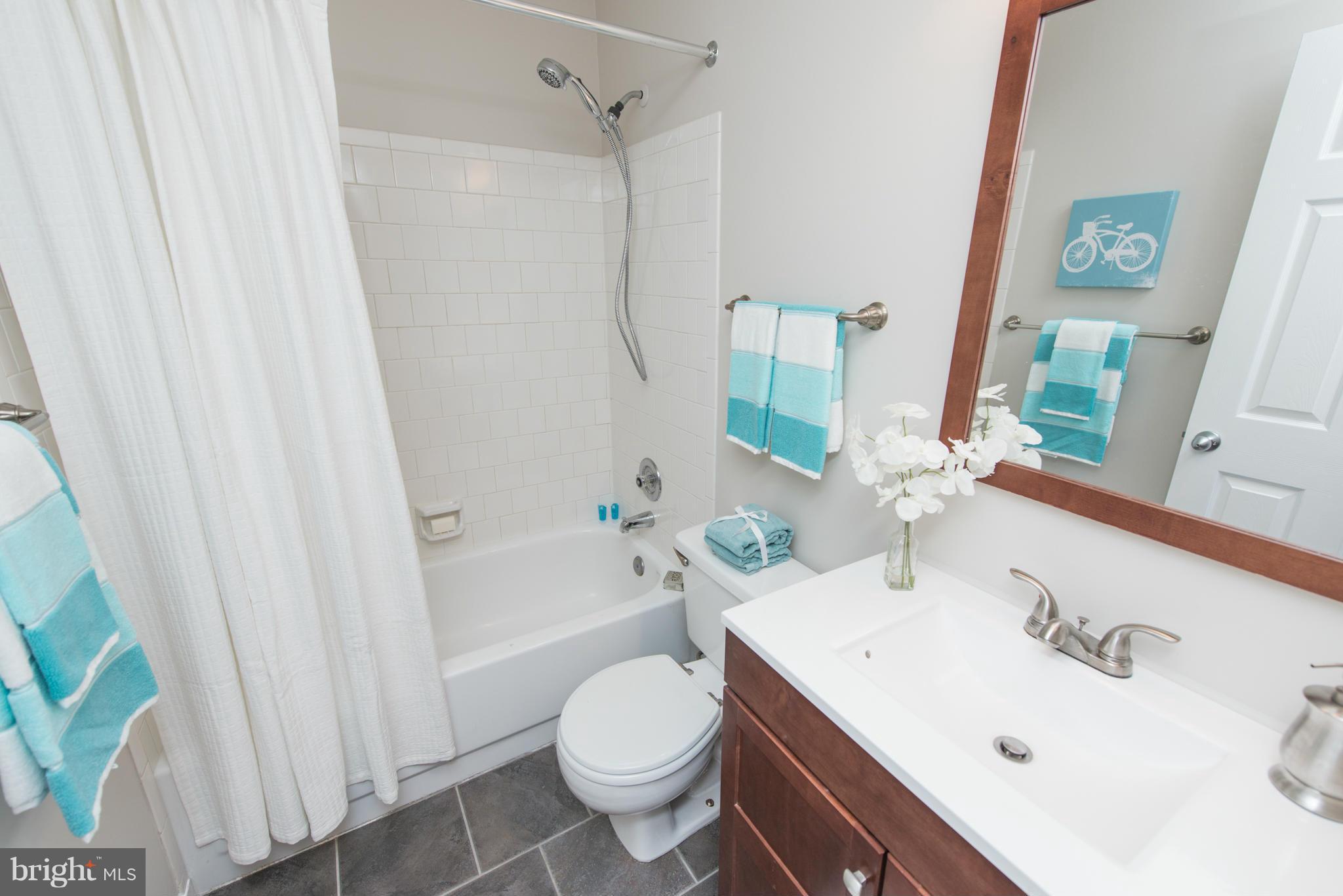 RIVERCHASE - Residential