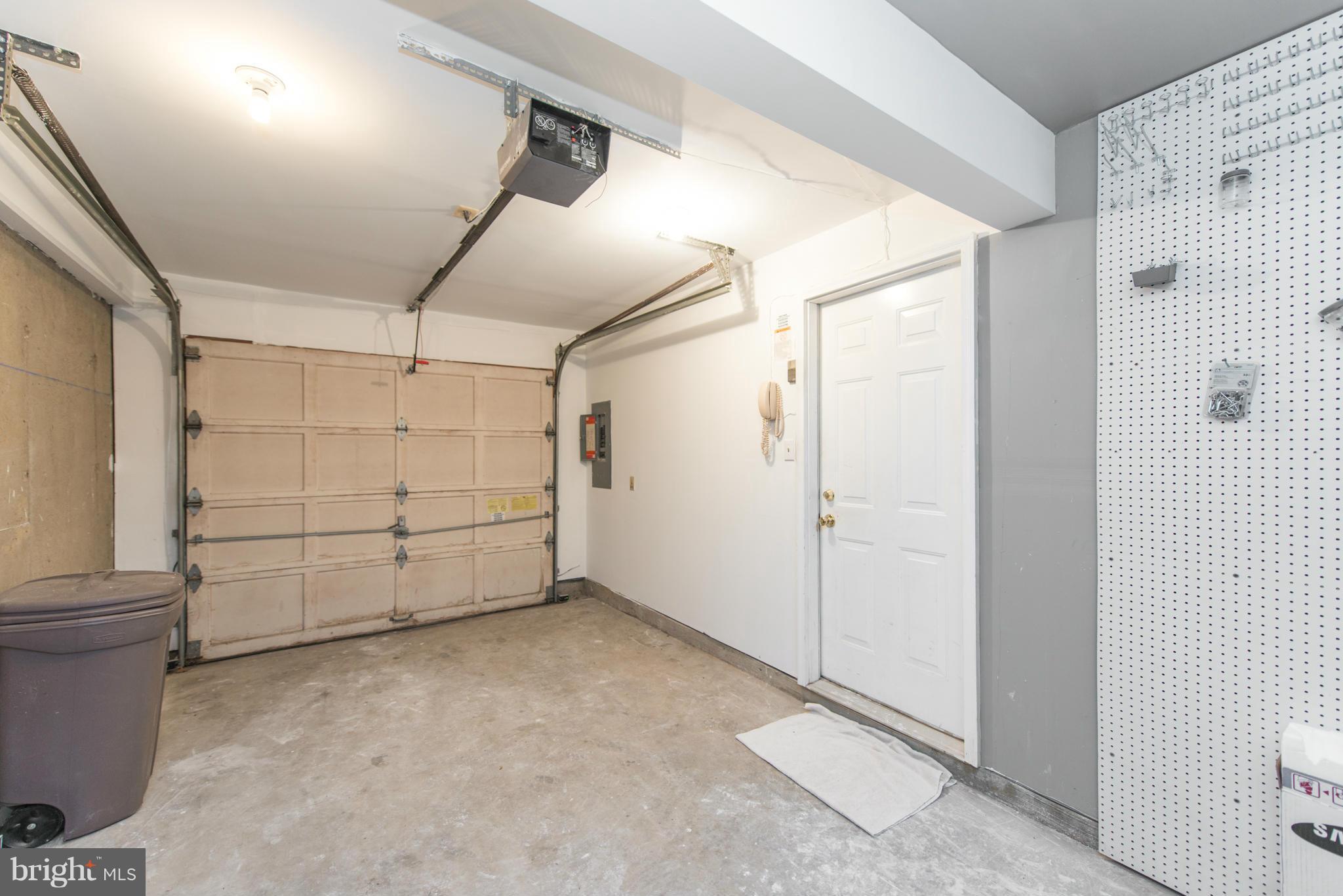 RIVERCHASE - Residential