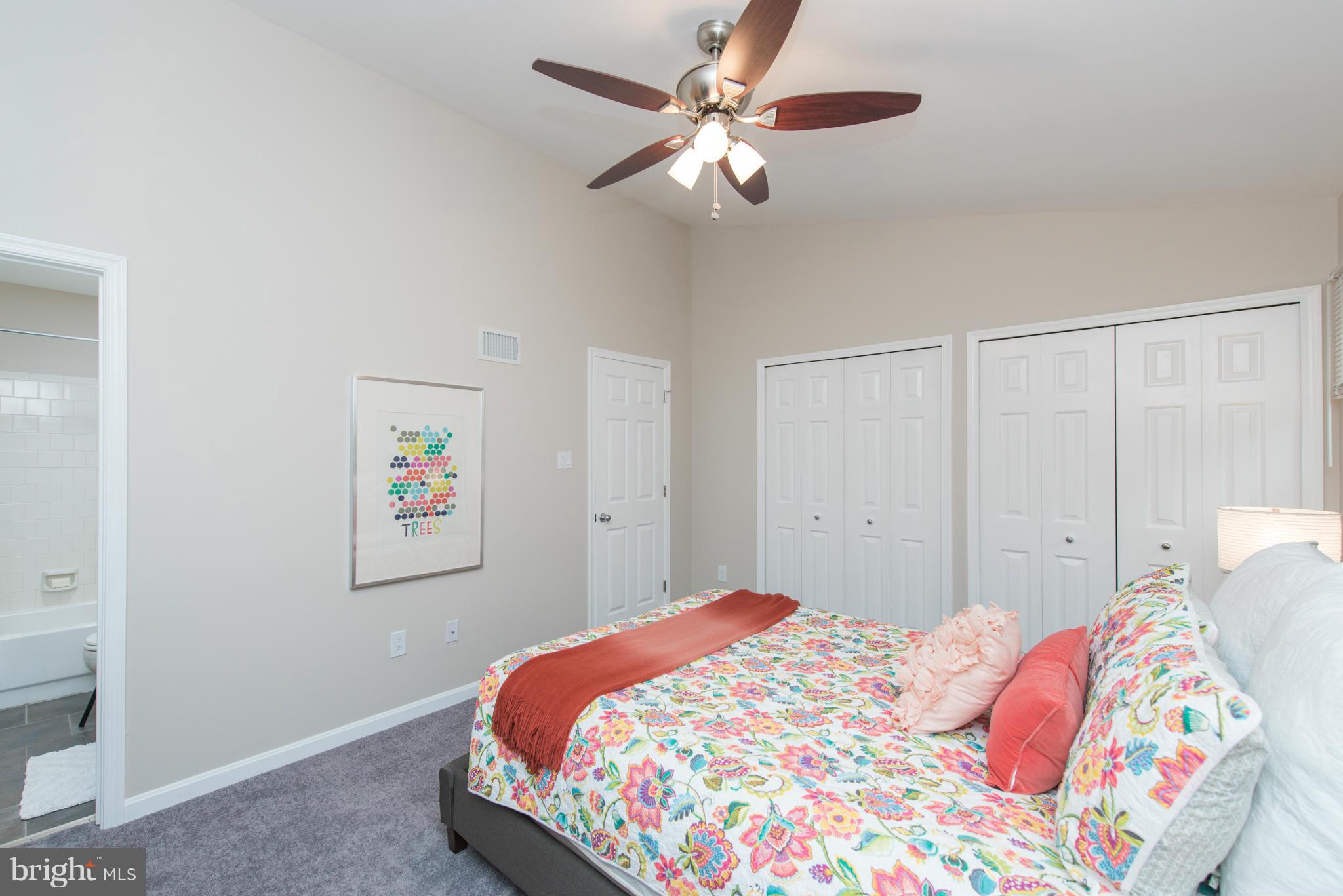 RIVERCHASE - Residential