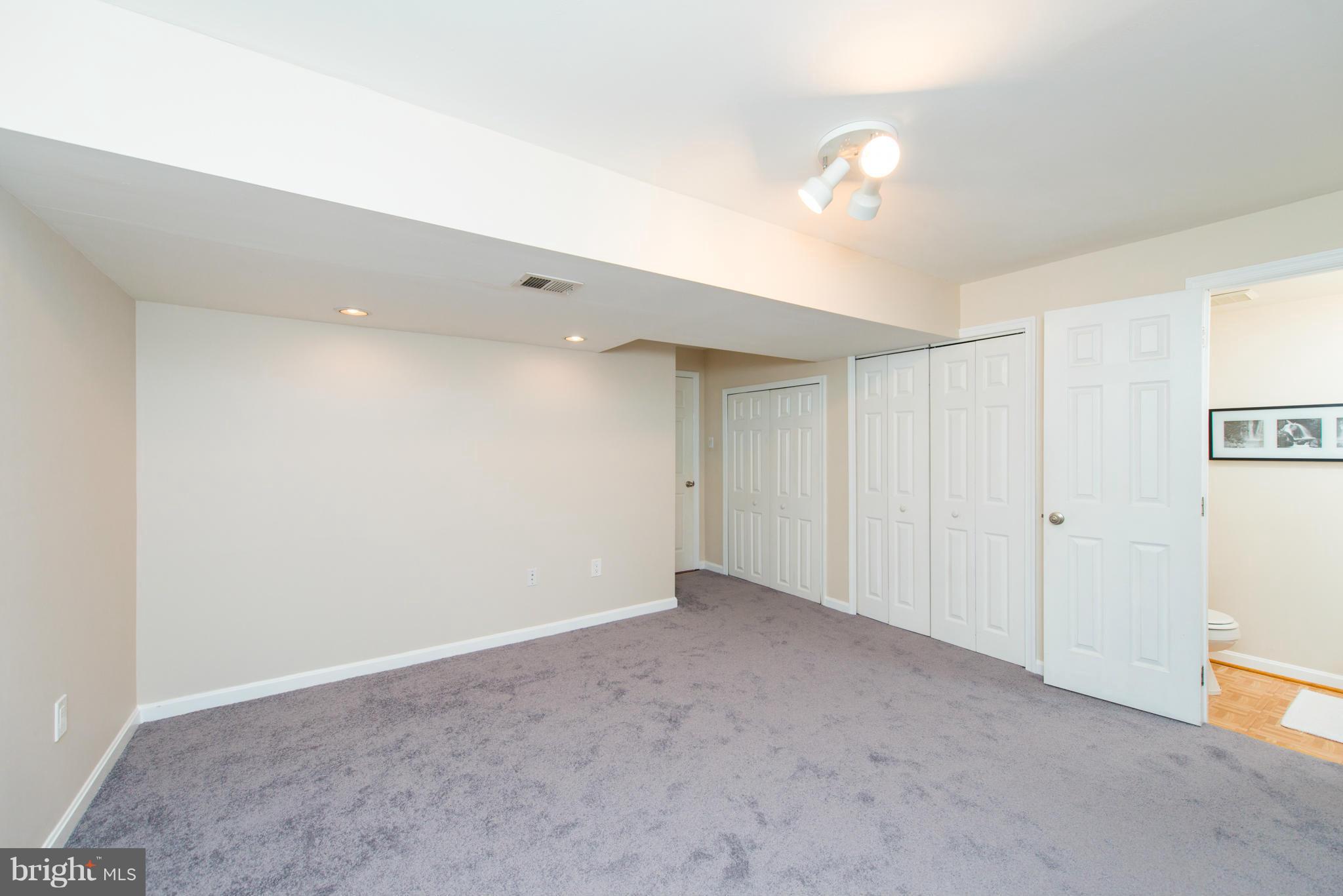 RIVERCHASE - Residential