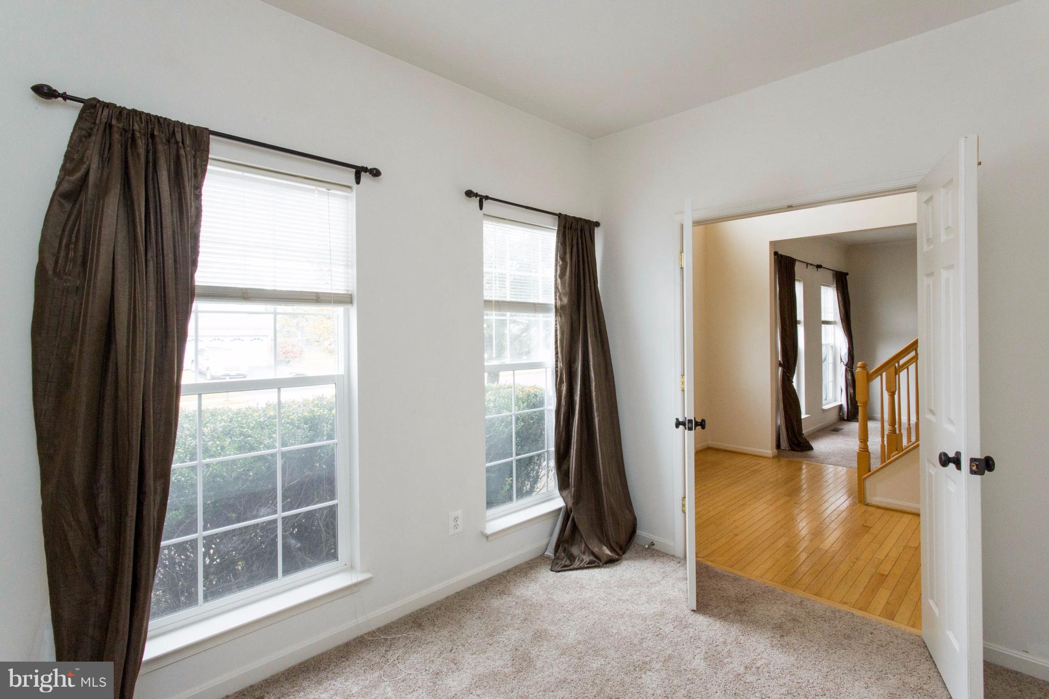 HAMPTON OAKS - Residential