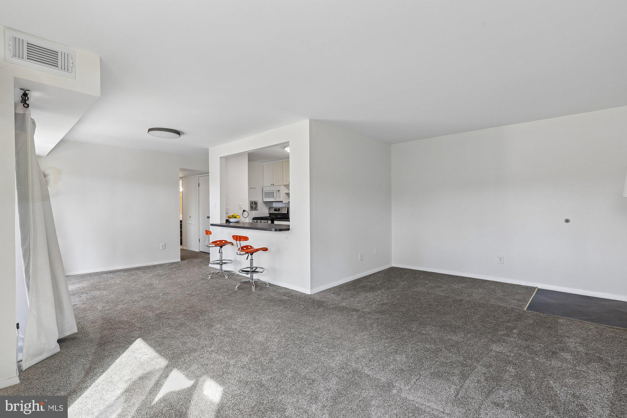 YORKTOWNE SQUARE - Residential