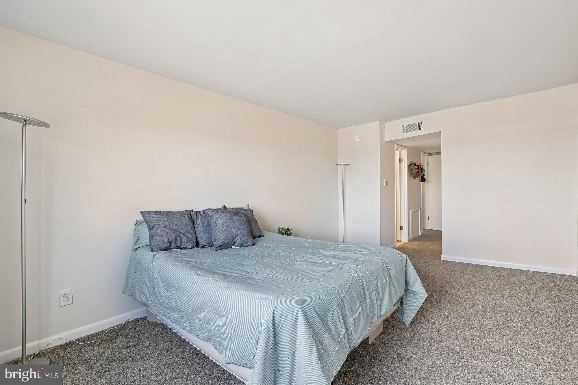 YORKTOWNE SQUARE - Residential