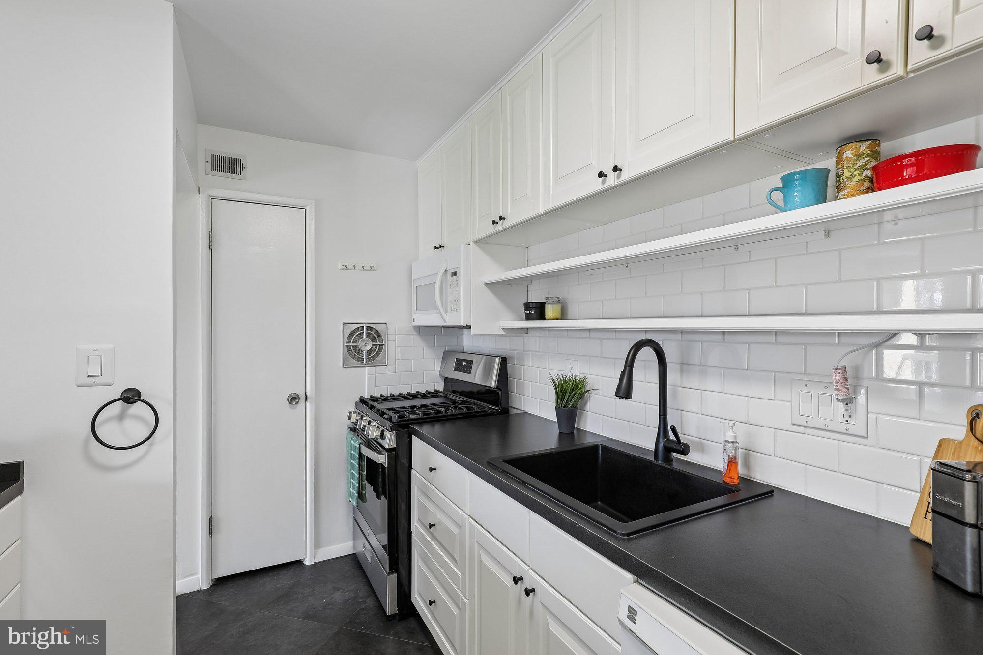 YORKTOWNE SQUARE - Residential