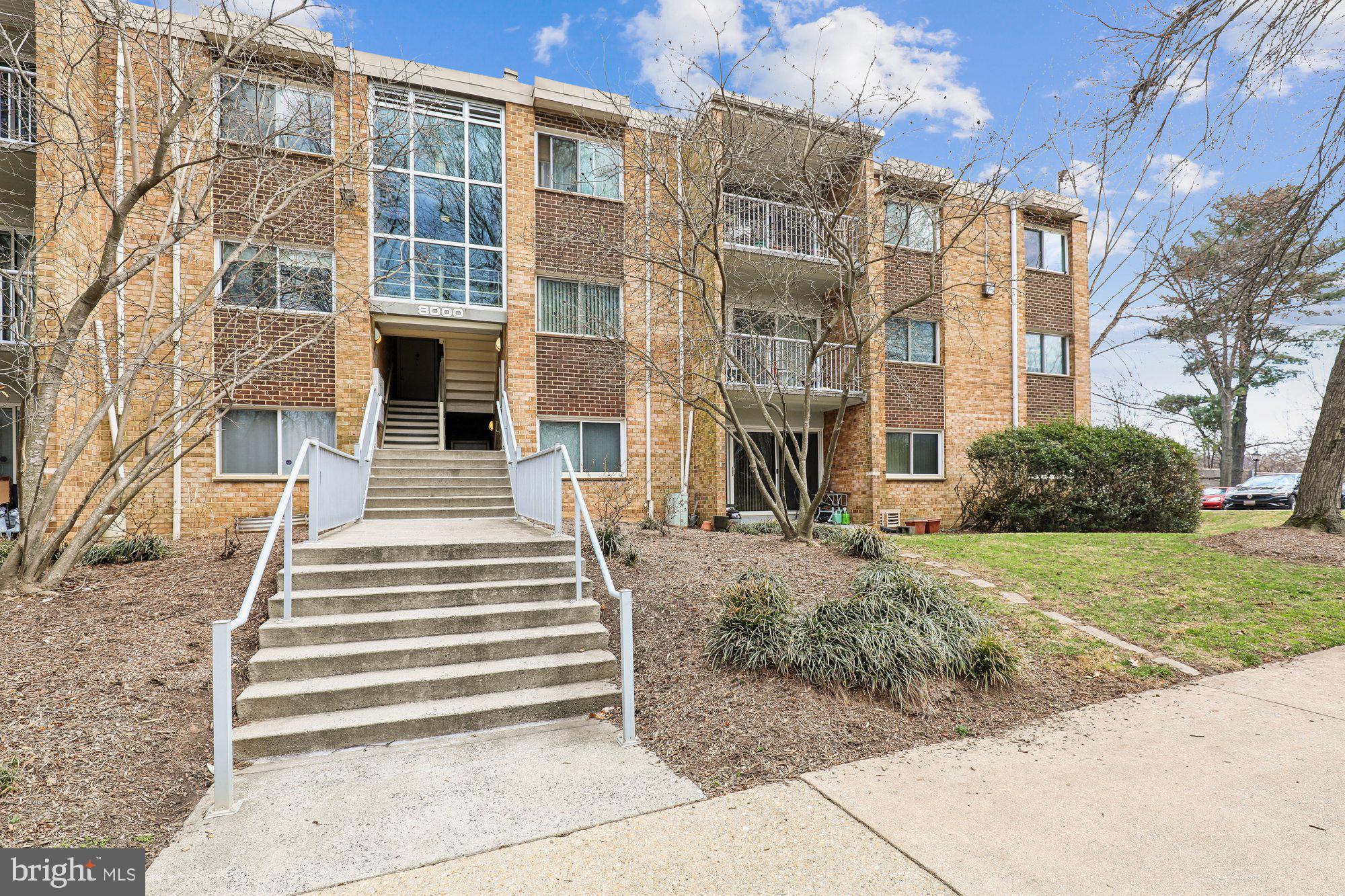 YORKTOWNE SQUARE - Residential