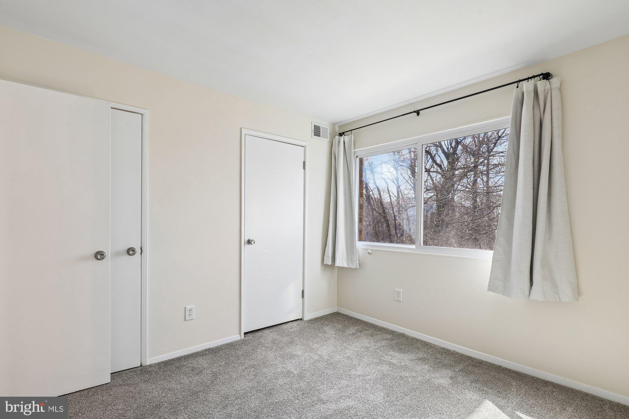 YORKTOWNE SQUARE - Residential