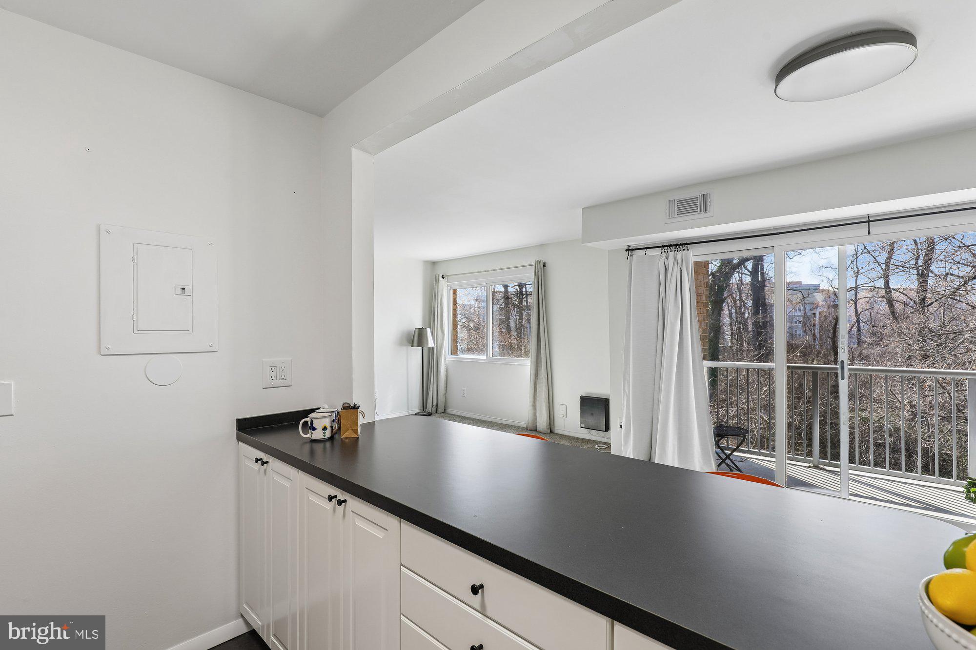 YORKTOWNE SQUARE - Residential