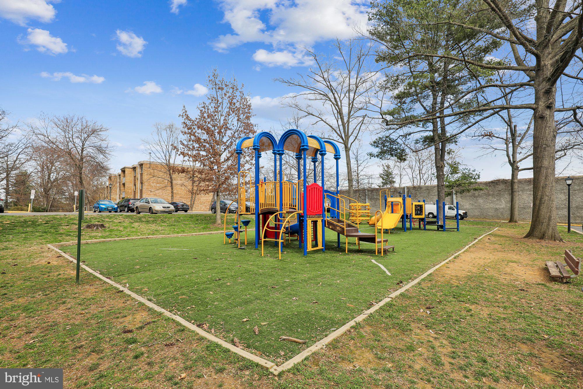 YORKTOWNE SQUARE - Residential