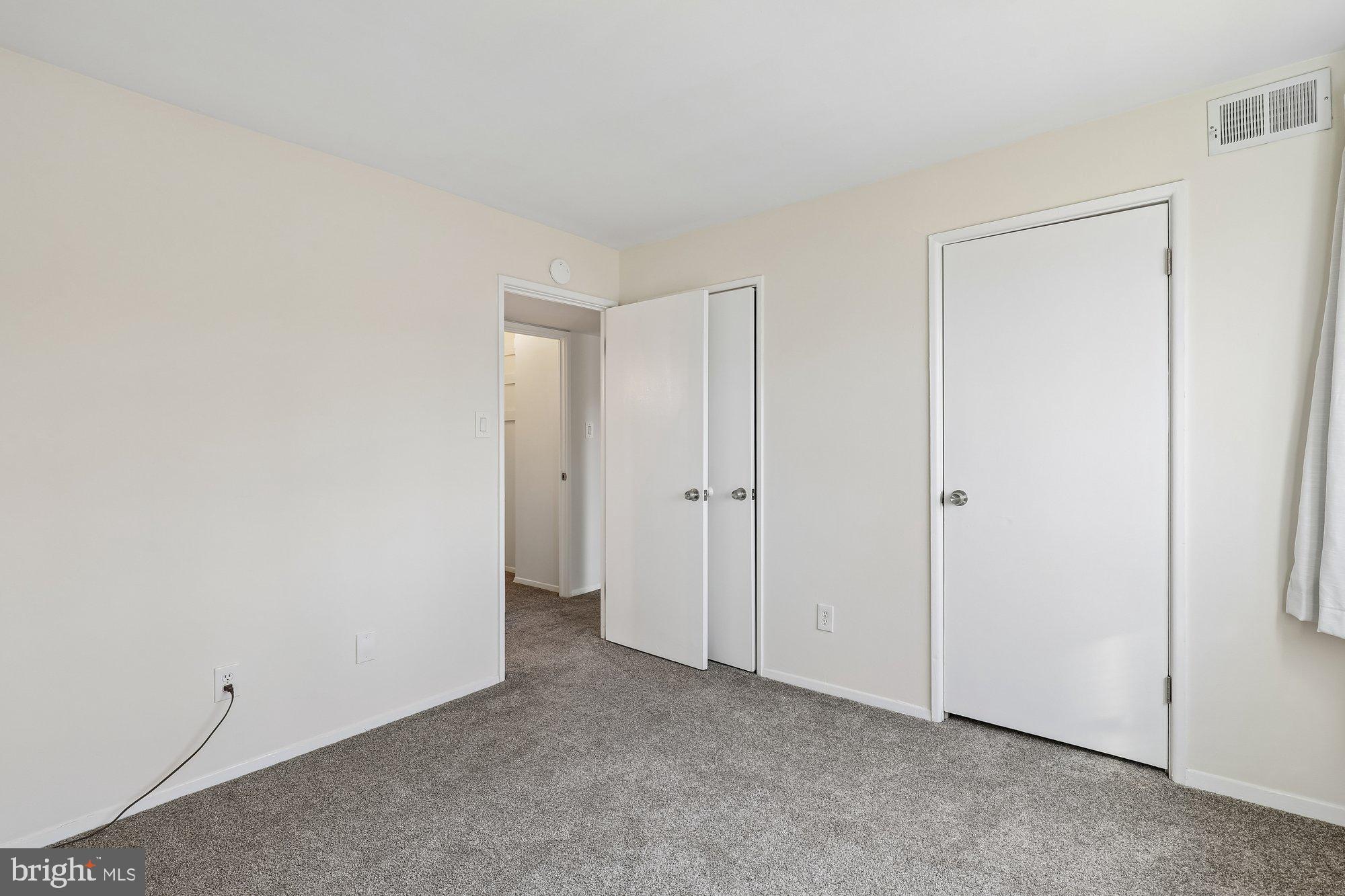 YORKTOWNE SQUARE - Residential