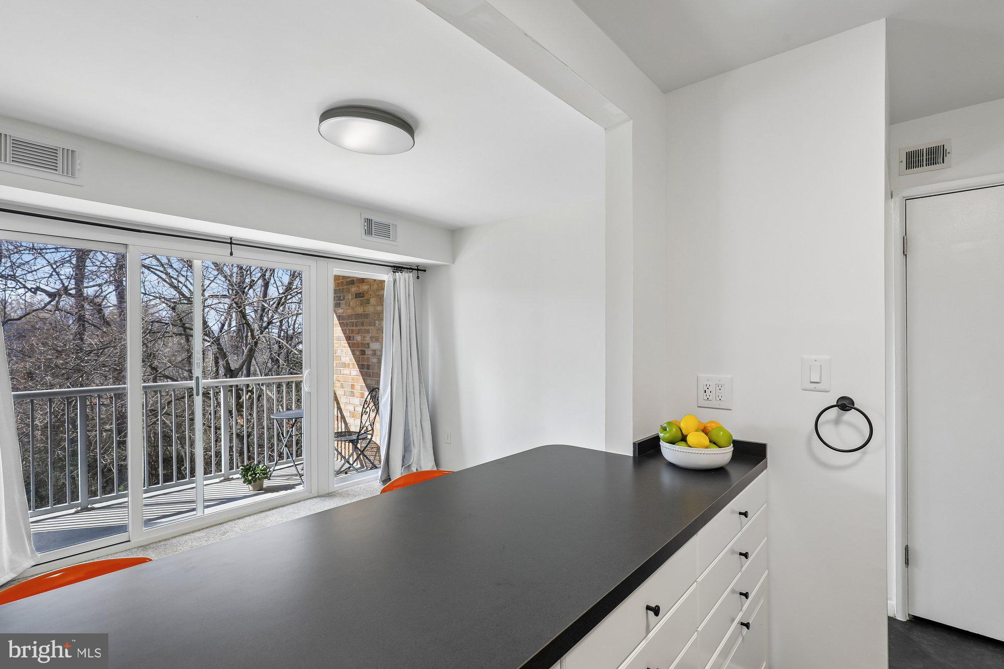 YORKTOWNE SQUARE - Residential