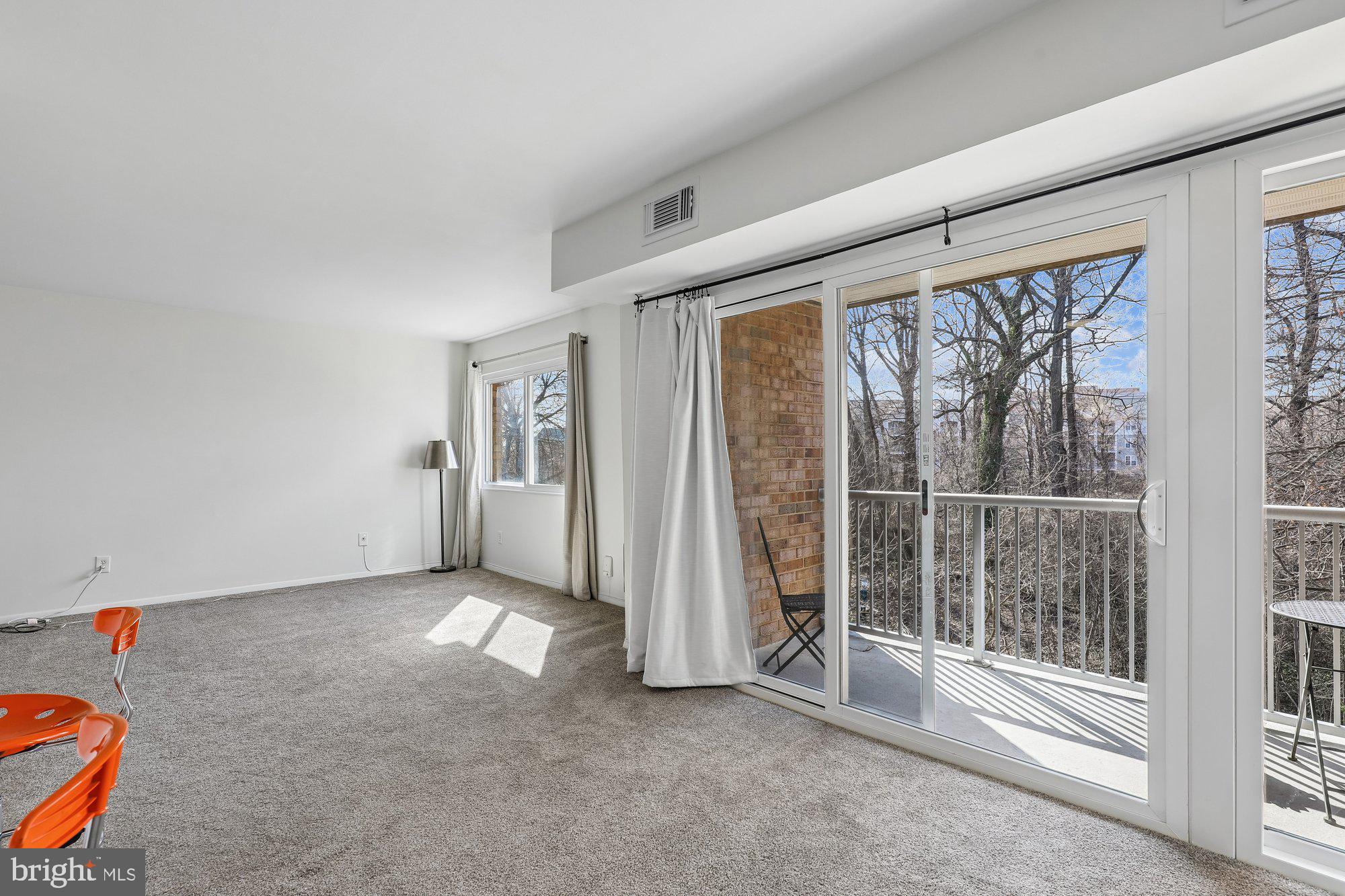 YORKTOWNE SQUARE - Residential