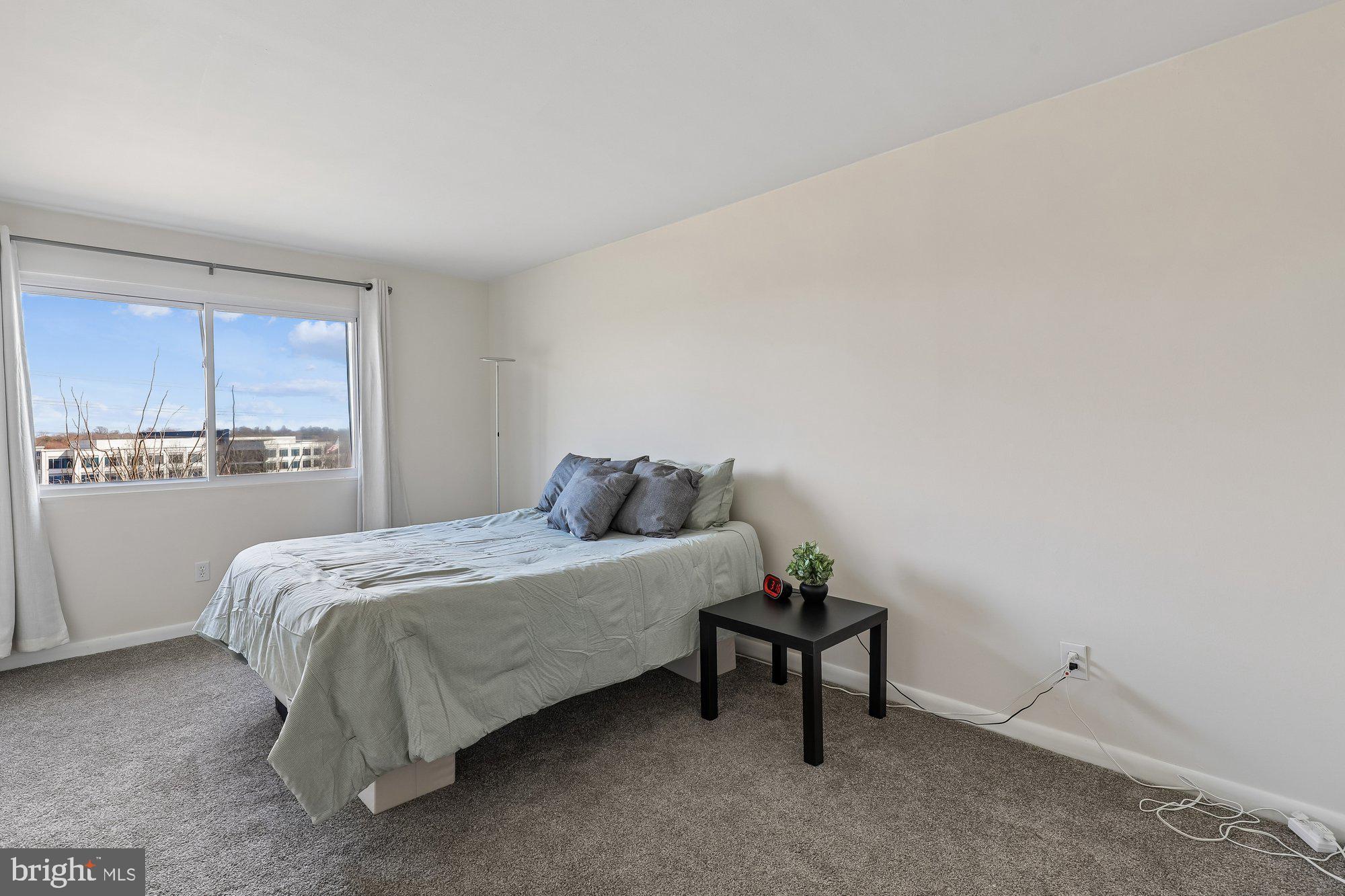 YORKTOWNE SQUARE - Residential