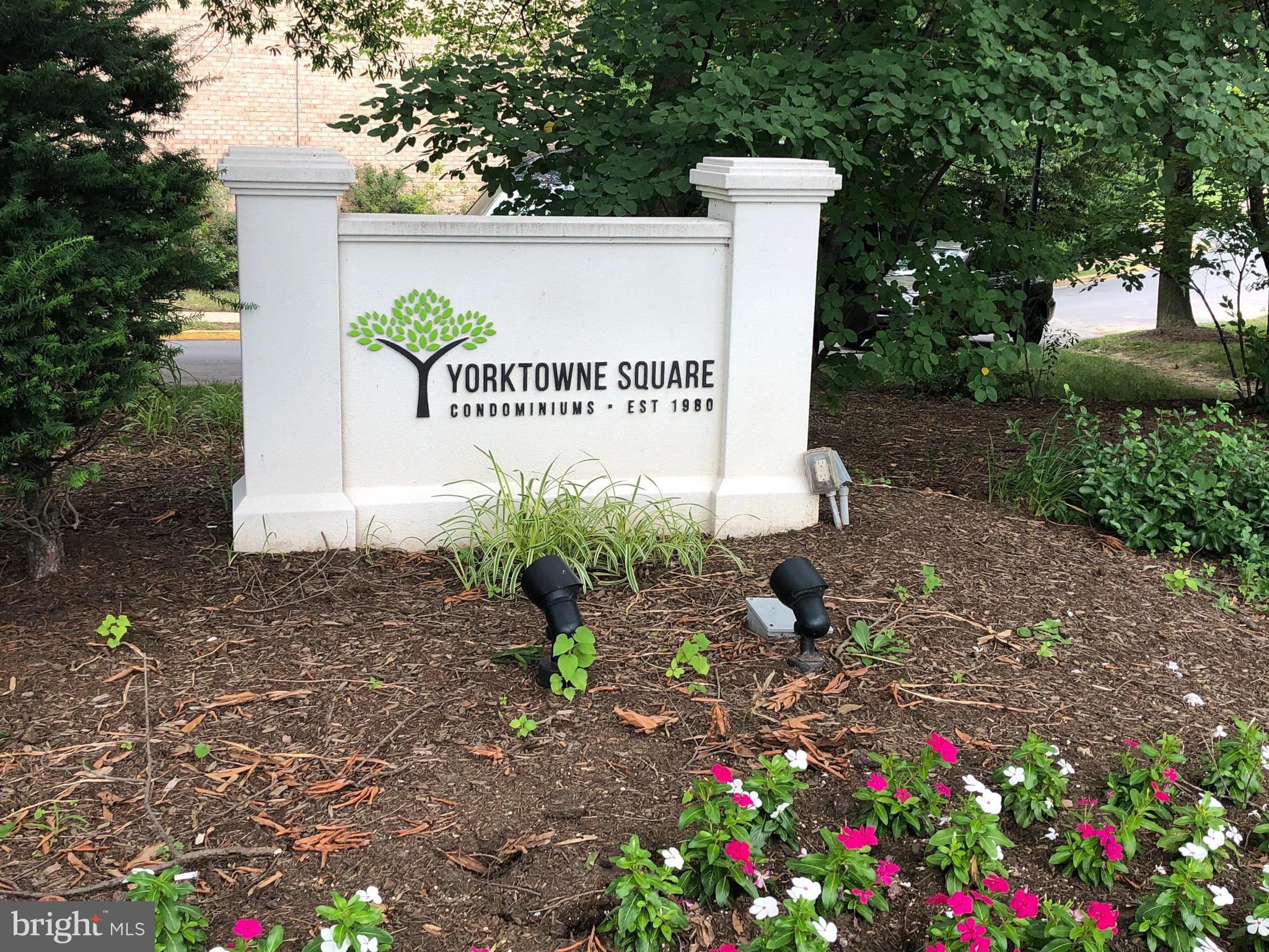 YORKTOWNE SQUARE - Residential