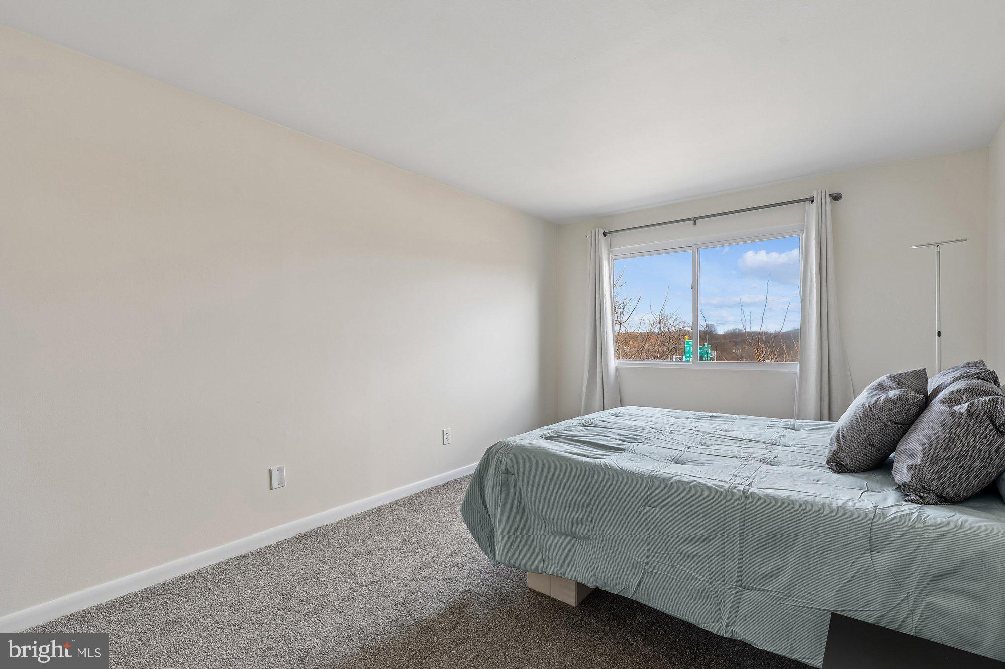 YORKTOWNE SQUARE - Residential