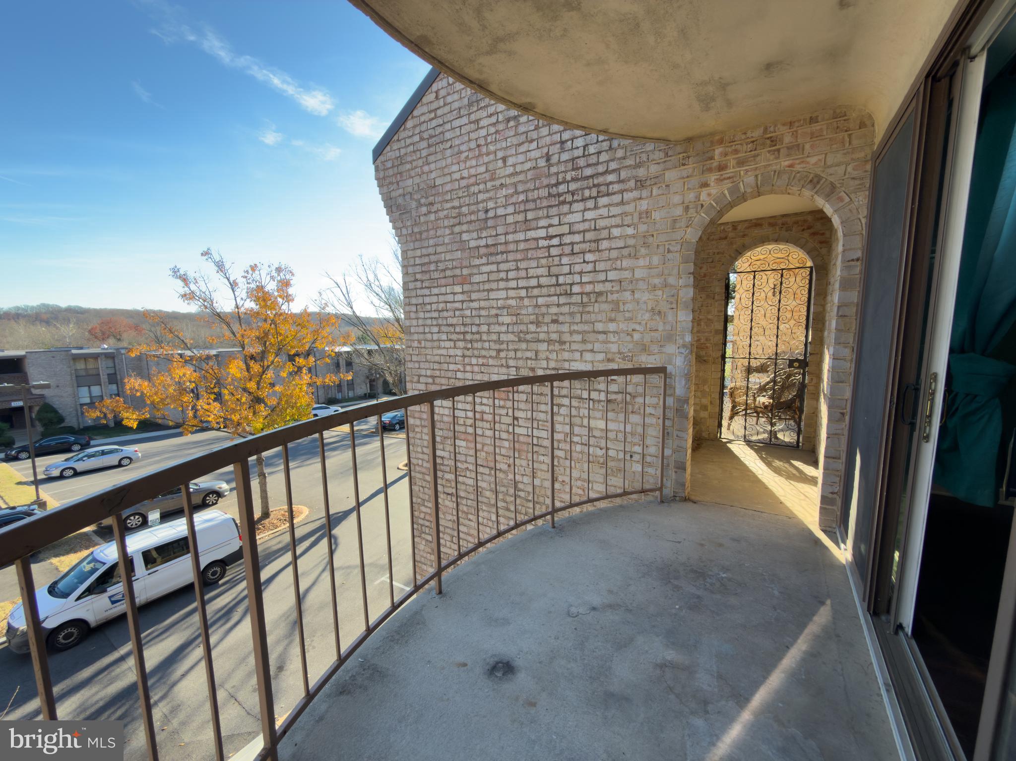 HUNTLEY SQUARE CONDOMINIUMS - Residential