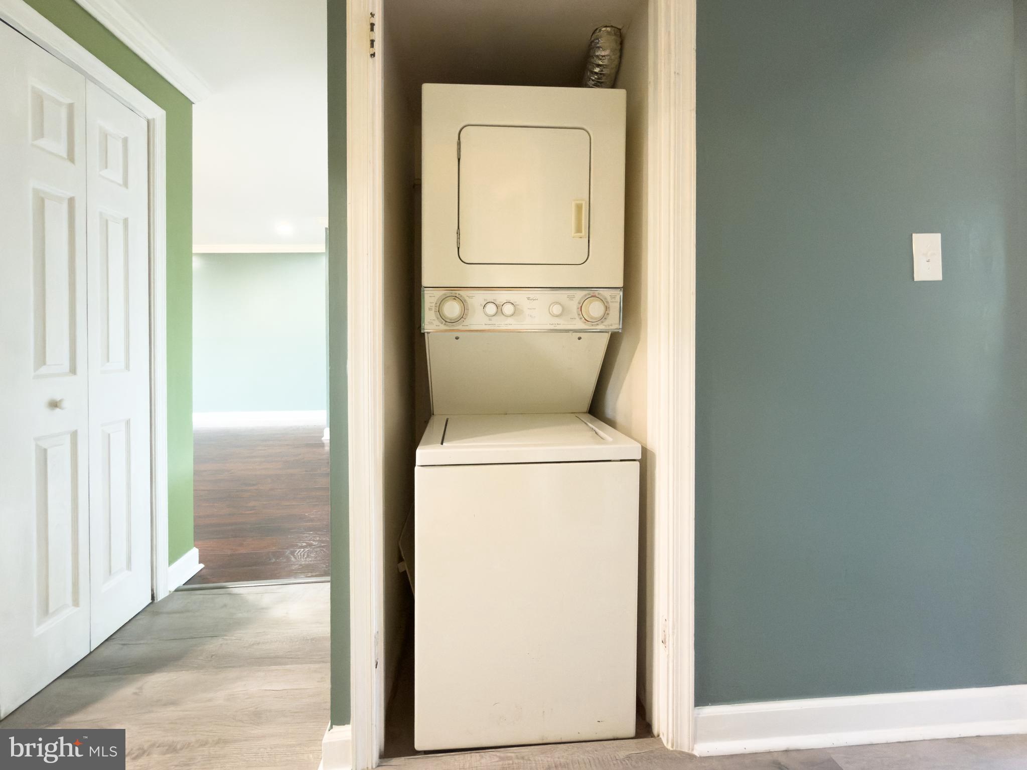 HUNTLEY SQUARE CONDOMINIUMS - Residential