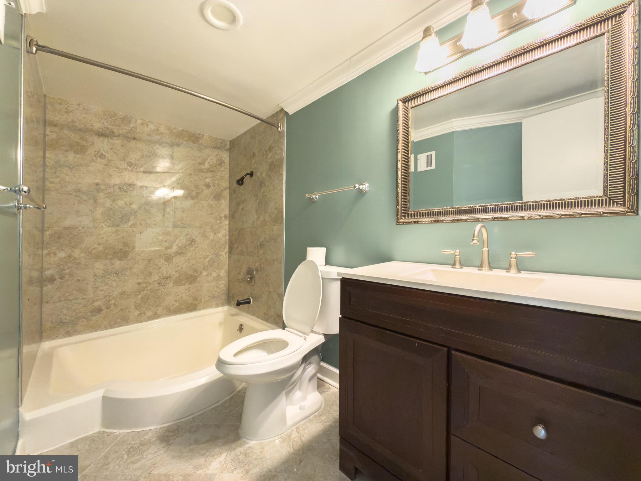 HUNTLEY SQUARE CONDOMINIUMS - Residential