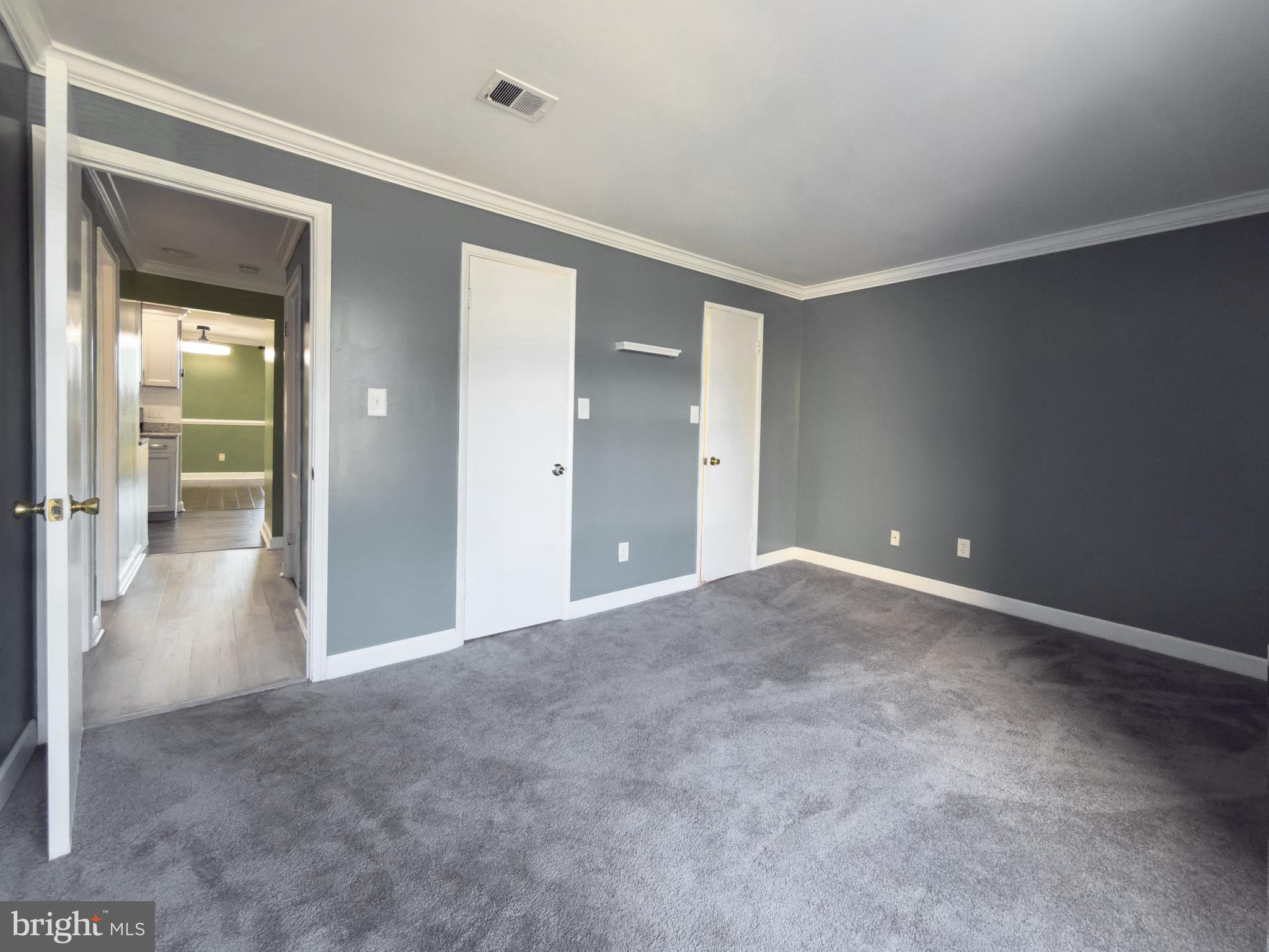 HUNTLEY SQUARE CONDOMINIUMS - Residential