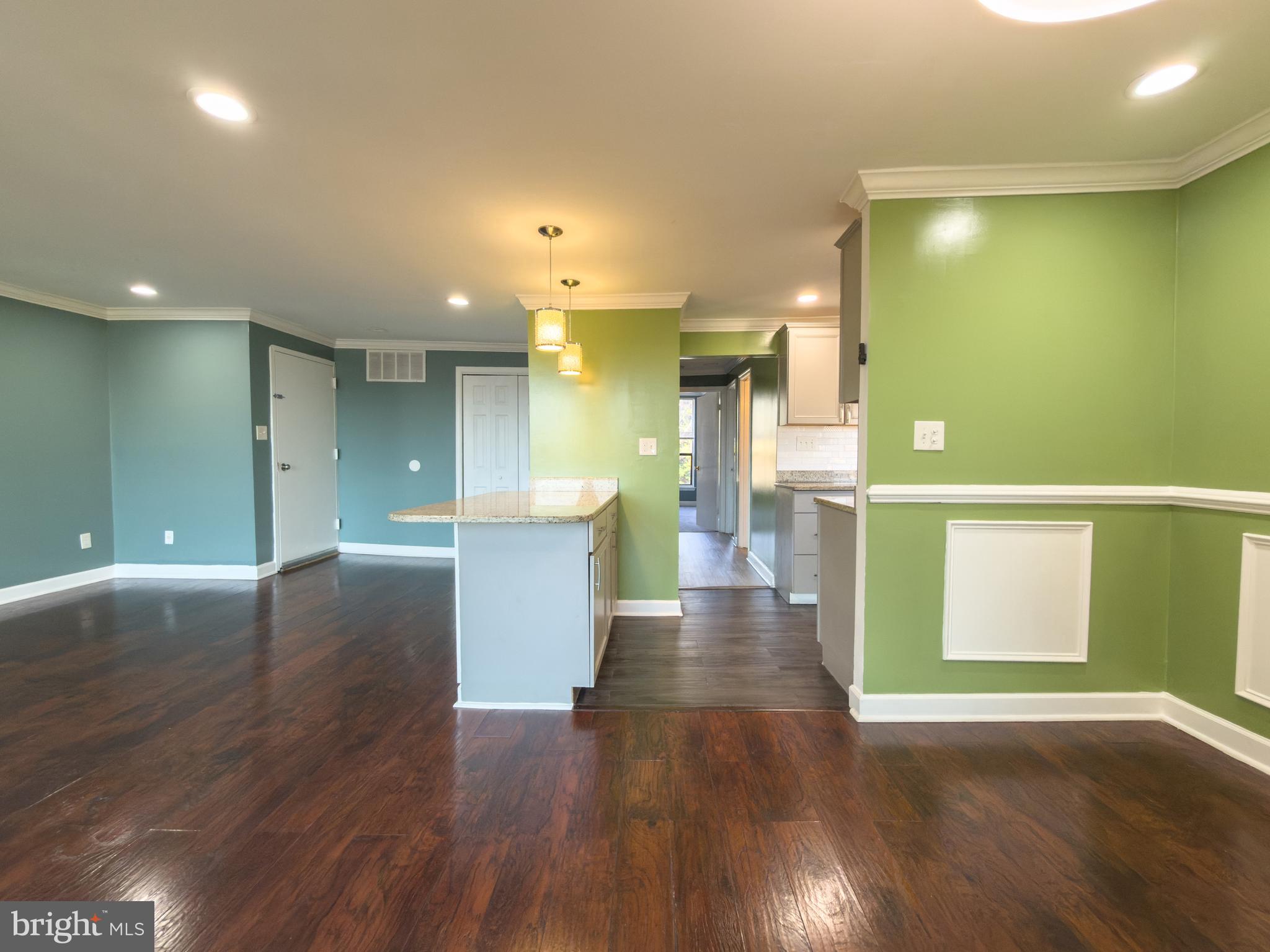 HUNTLEY SQUARE CONDOMINIUMS - Residential