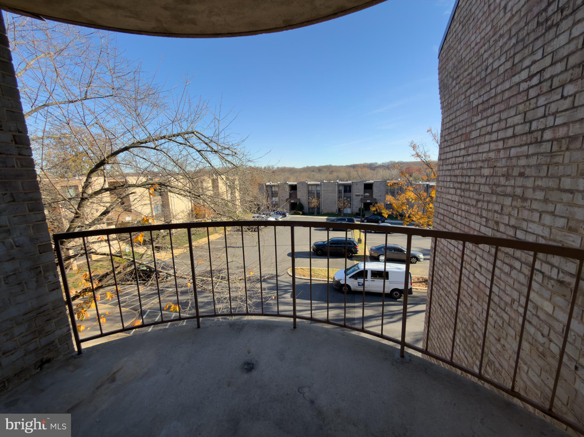 HUNTLEY SQUARE CONDOMINIUMS - Residential