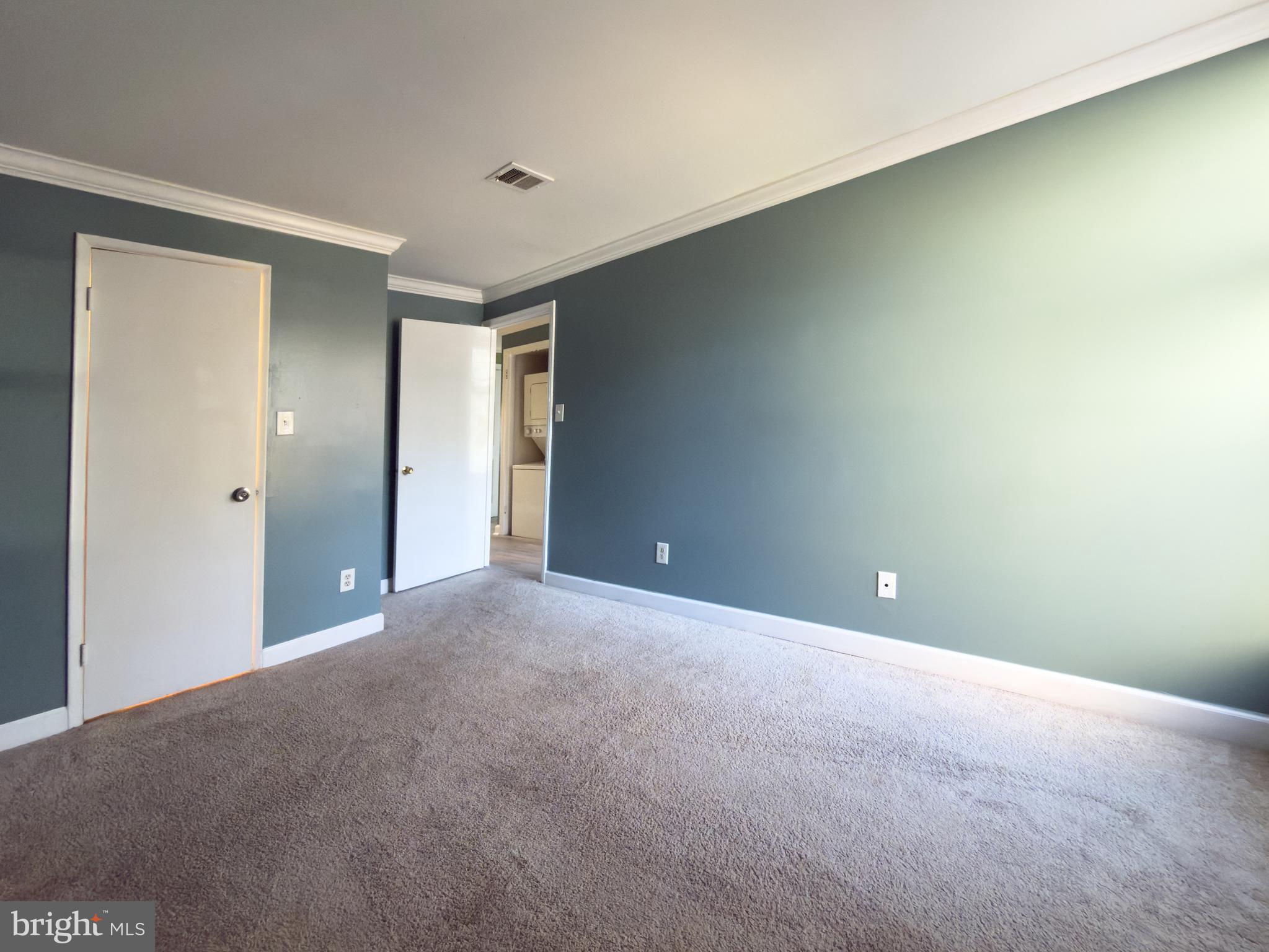 HUNTLEY SQUARE CONDOMINIUMS - Residential