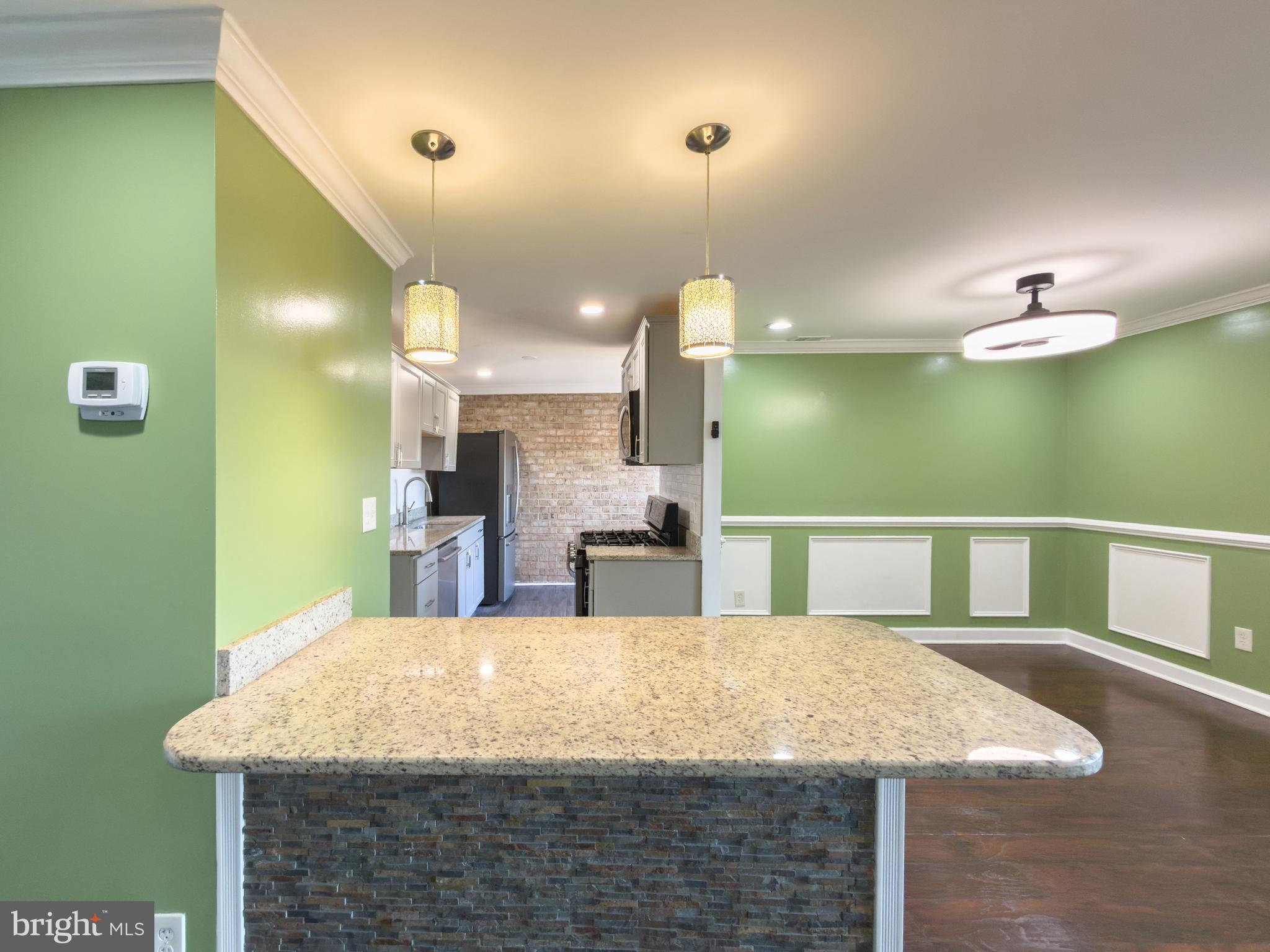 HUNTLEY SQUARE CONDOMINIUMS - Residential