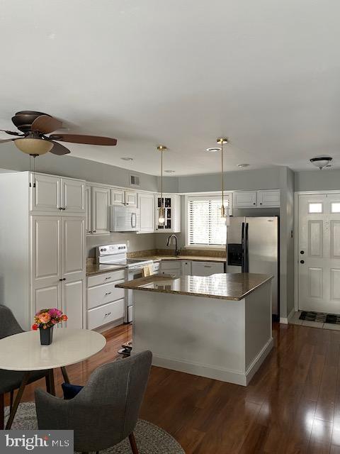 Absolutely Perfect and MOVE IN READY property! 10 Hatters Ct boasts 2 good sized bedrooms with 1 full and 1 half bath, updated flawless kitchen and plenty of room for storage. Easy and inexpensive to maintain as seller has kept property up to date. Great location and logistics make this a no brainer. call to set your appt today!