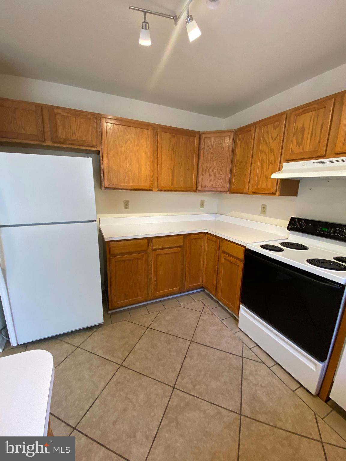 GEORGETOWN SQUARE - Residential Lease