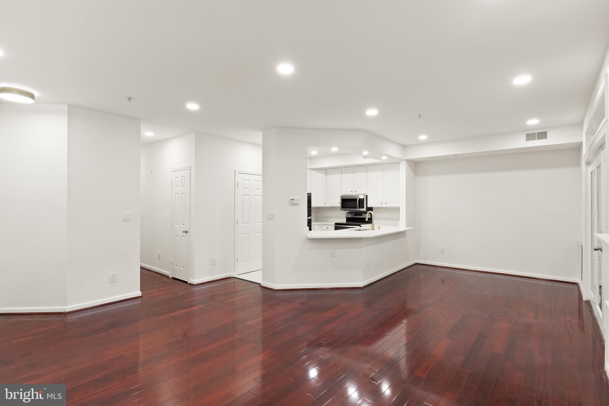 1324 GARDEN WALL CIRCLE 305