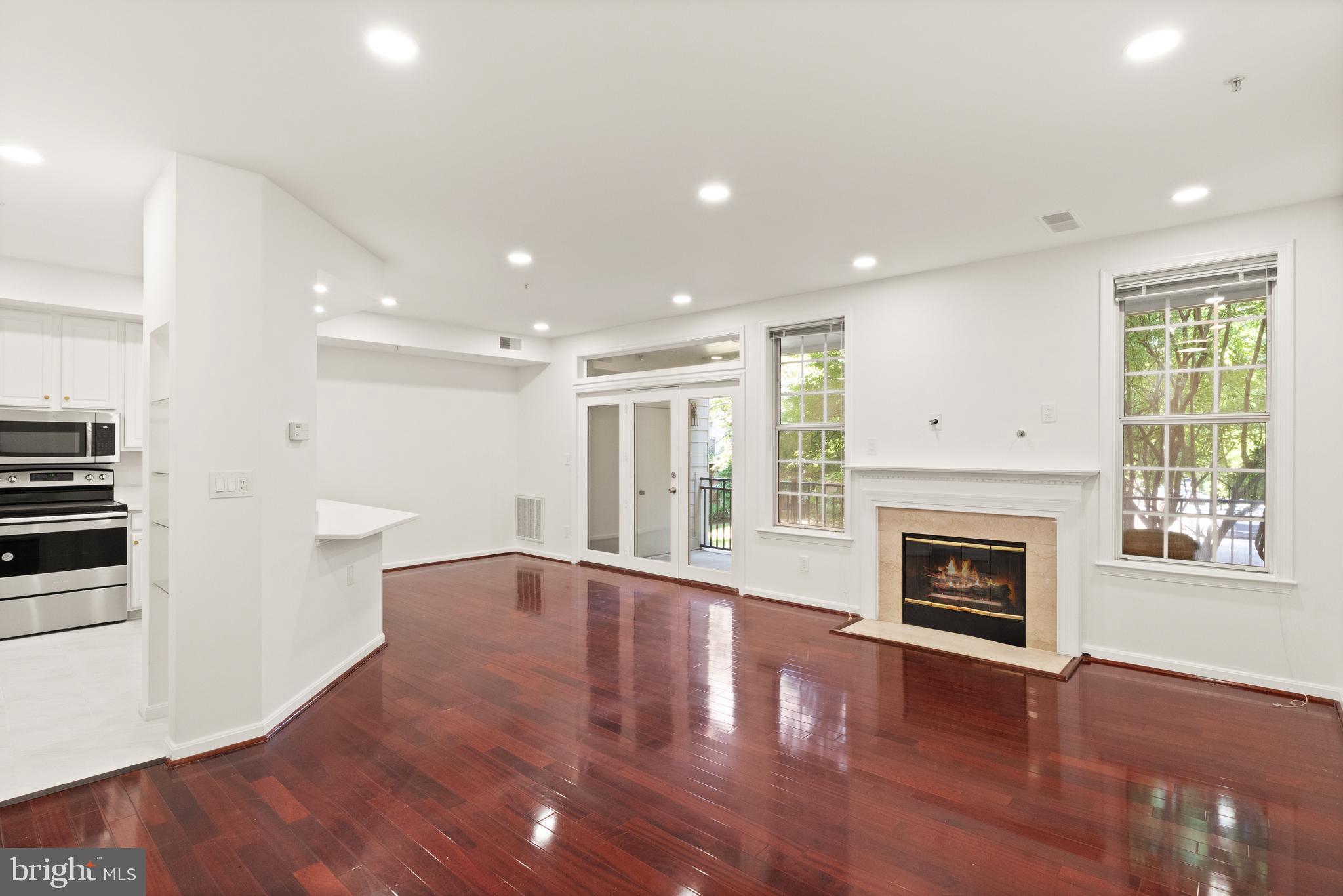 1324 GARDEN WALL CIRCLE 305