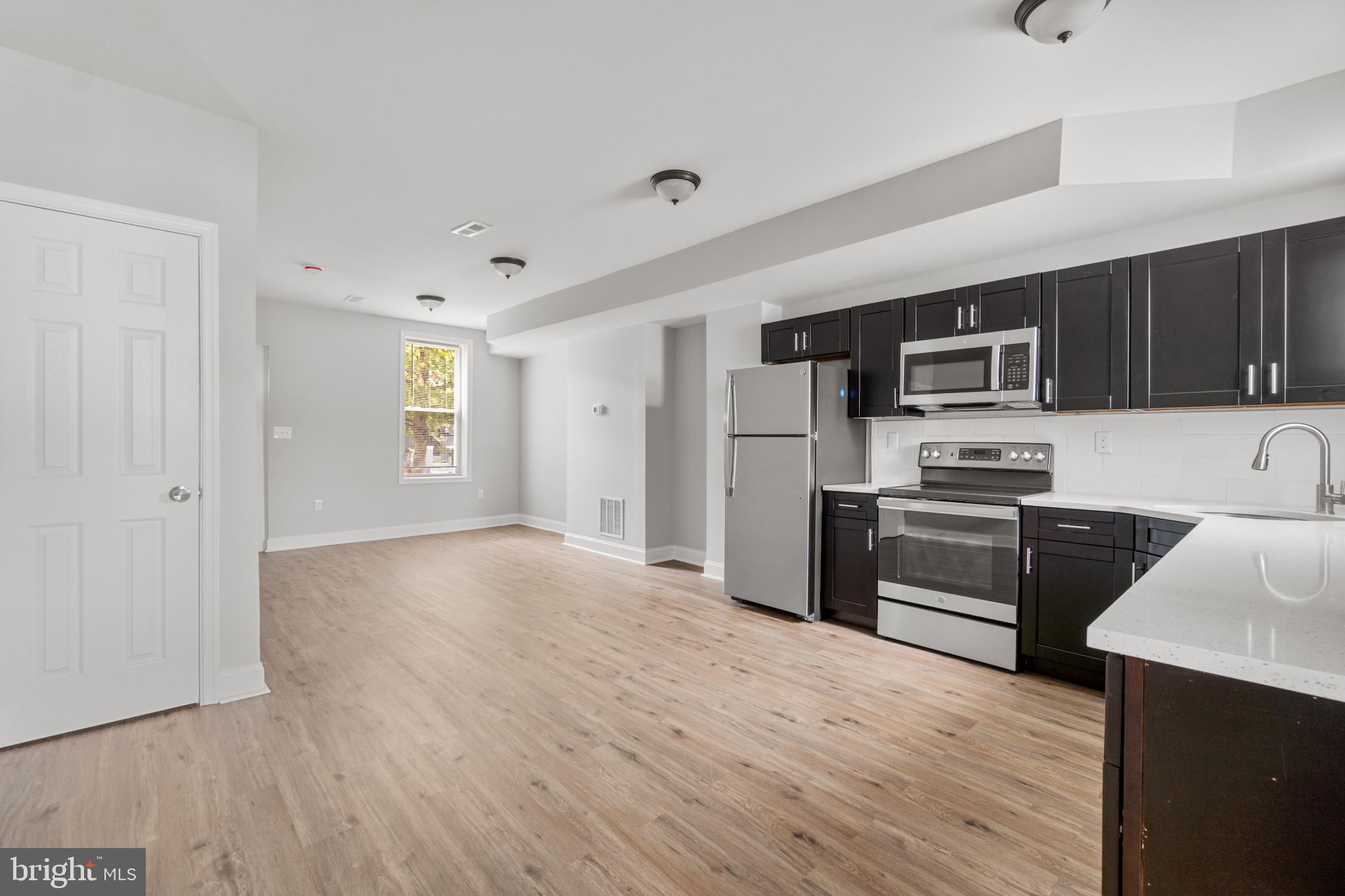 ELLWOOD PARK - Residential Lease