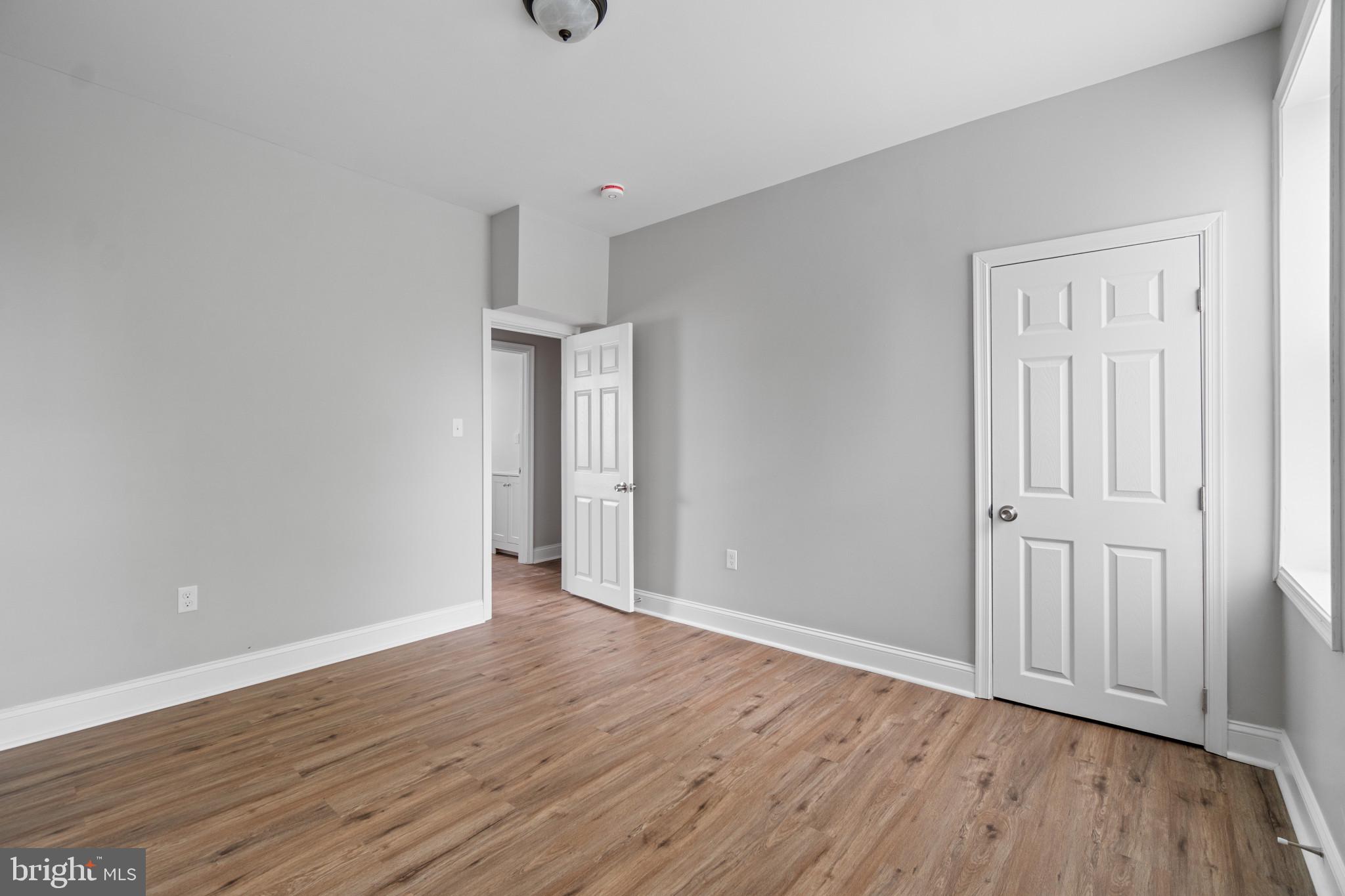 ELLWOOD PARK - Residential Lease